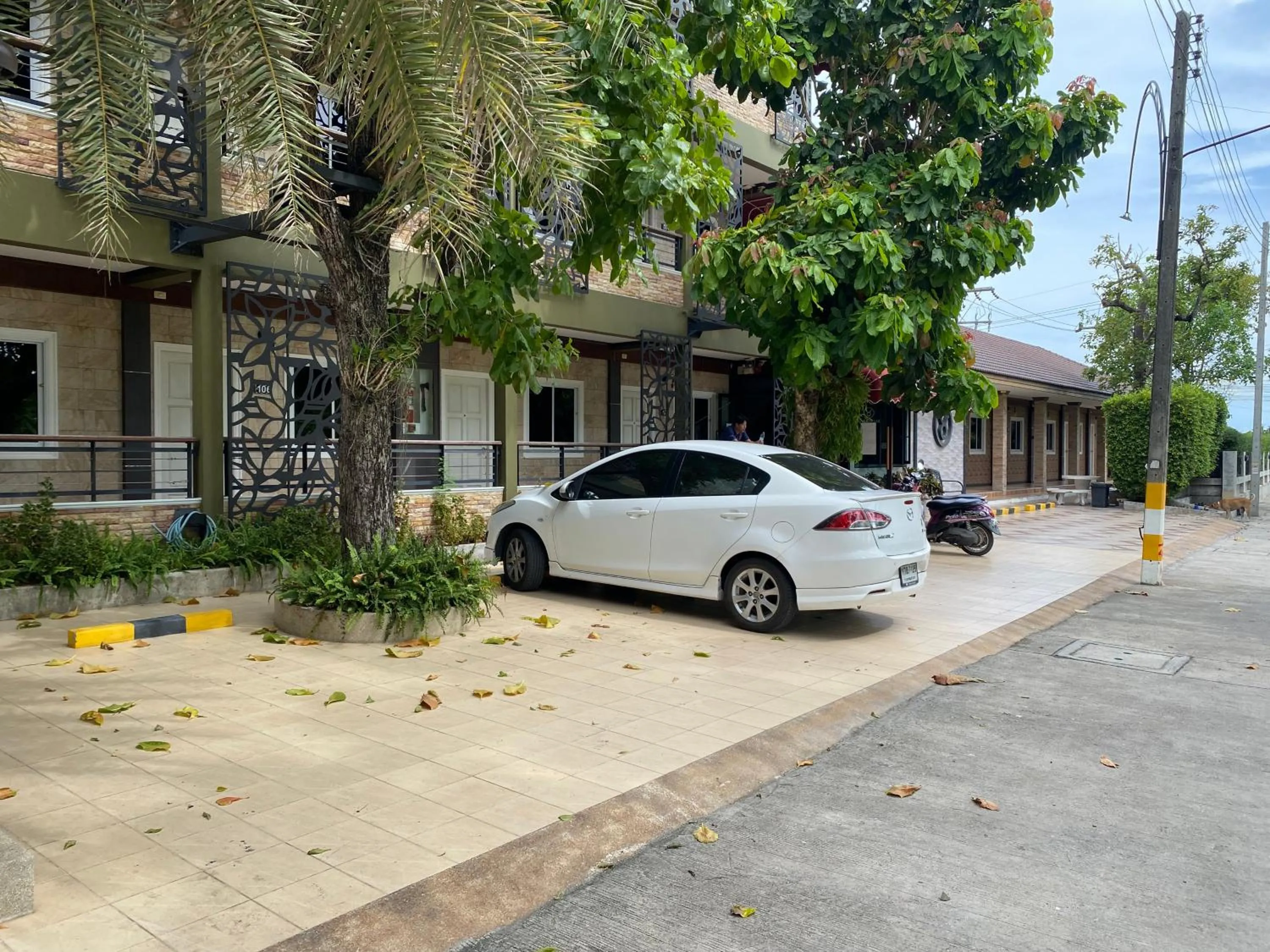 Property building in RoomQuest Chonburi Laem Chabang