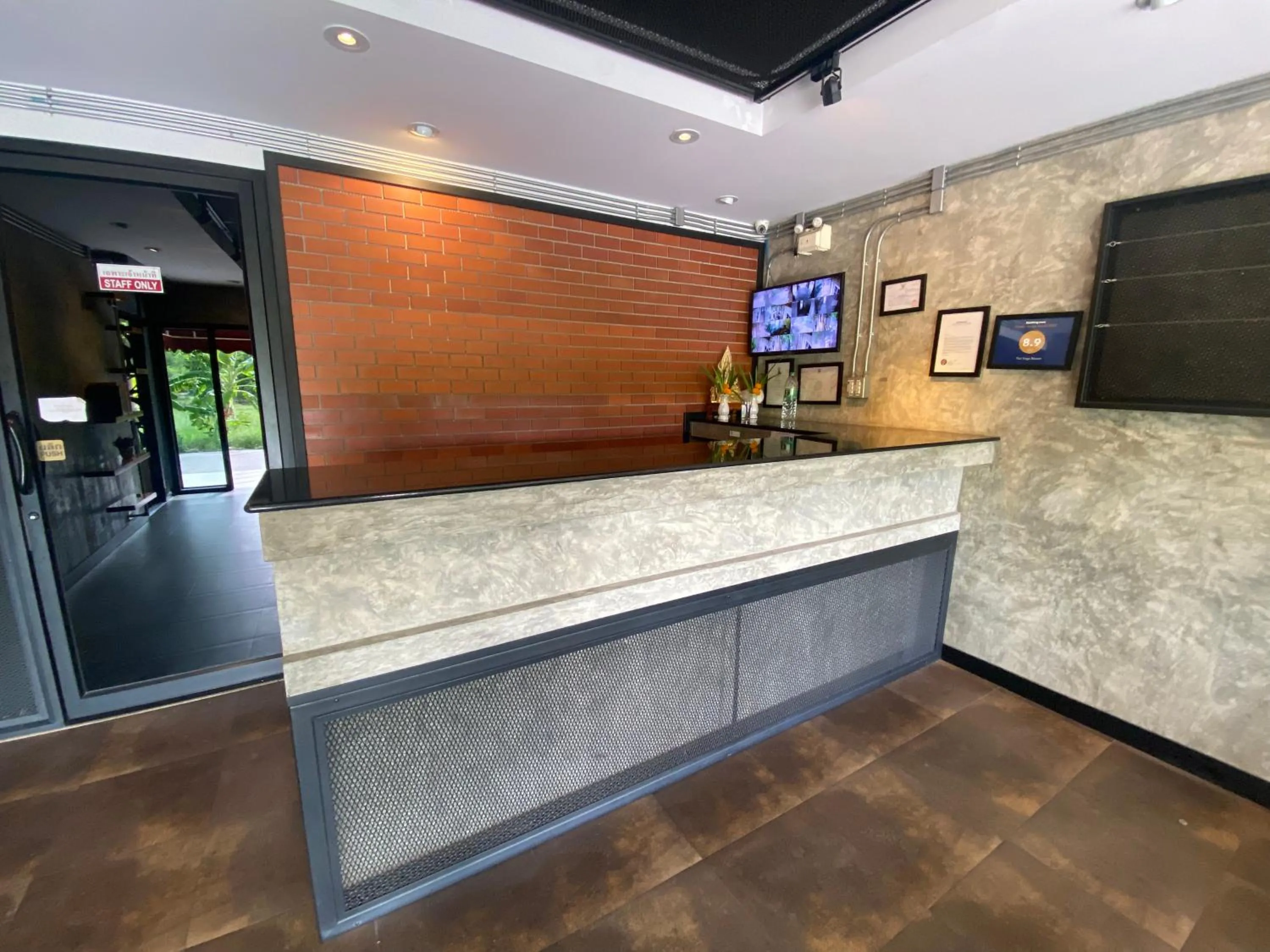 Lobby or reception in RoomQuest Chonburi Laem Chabang