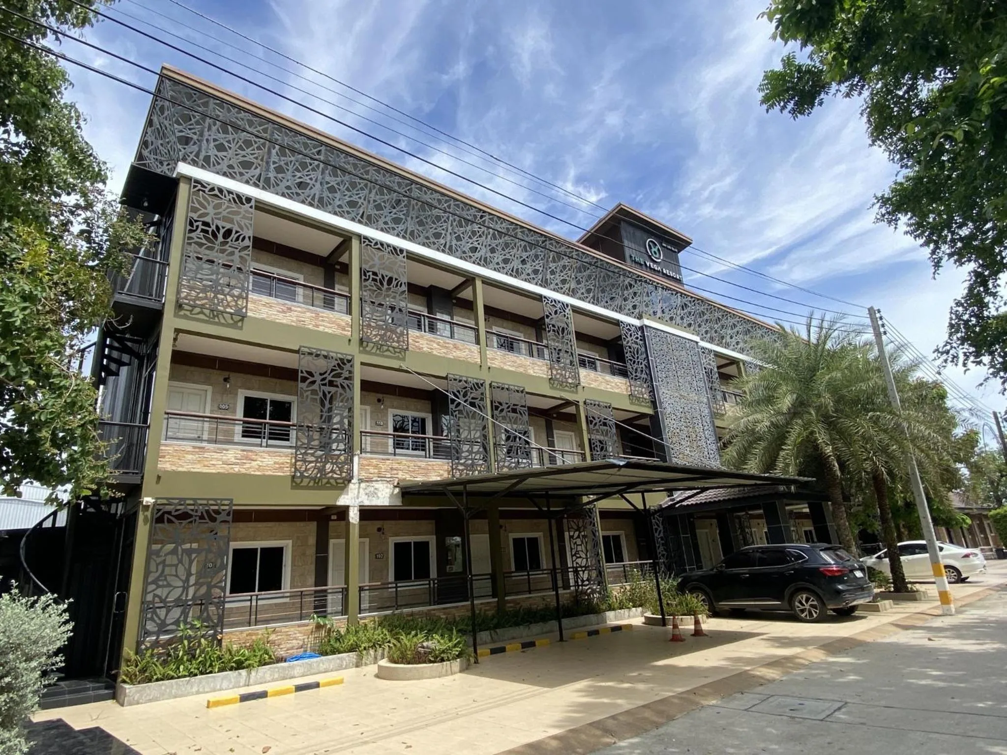 Property building in RoomQuest Chonburi Laem Chabang