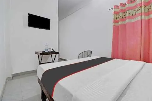 Bedroom in Hotel O Chaudhary Guest House