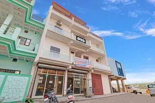 Facade/entrance in Hotel O Chaudhary Guest House
