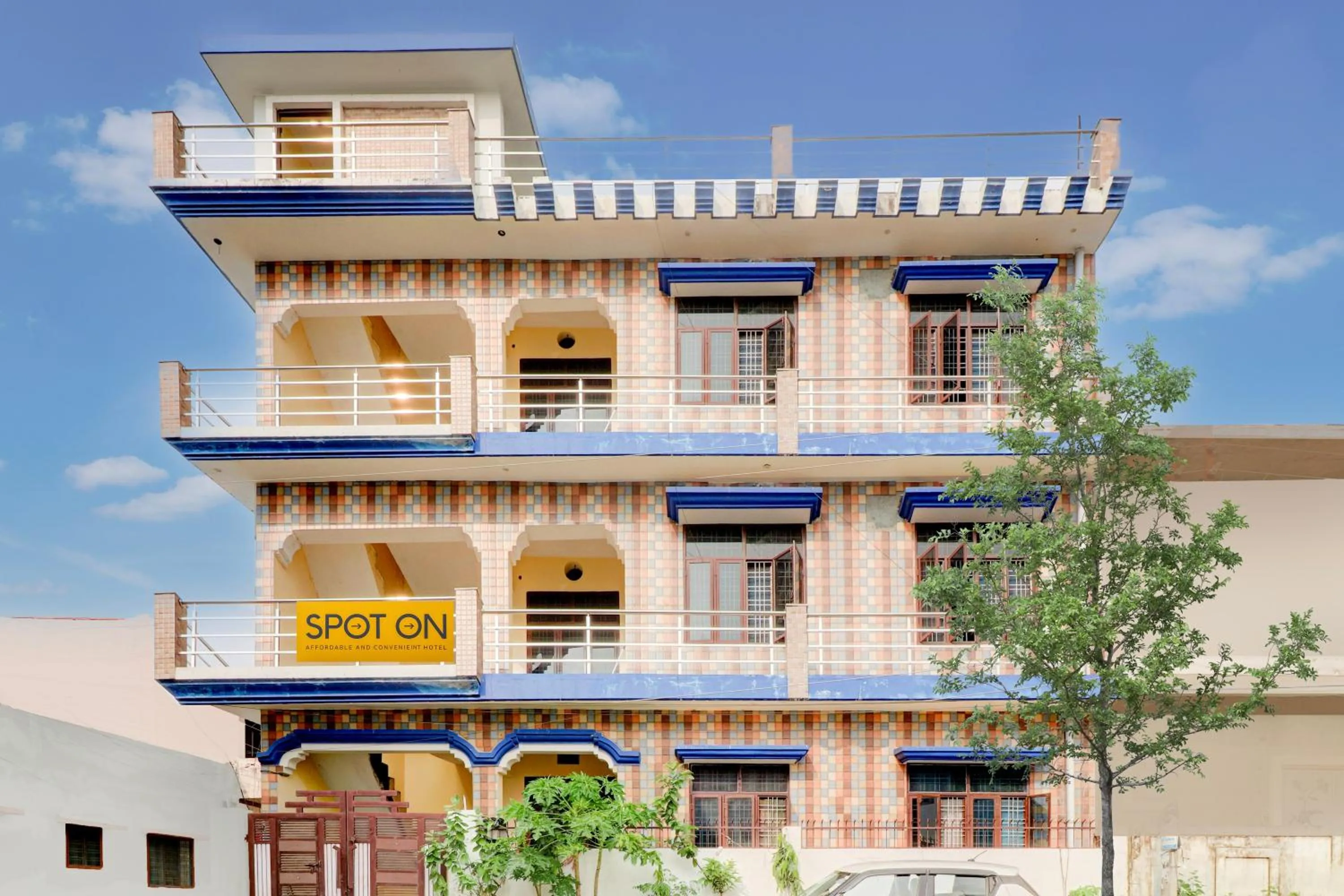 Facade/entrance in Hotel O Chaudhary Guest House