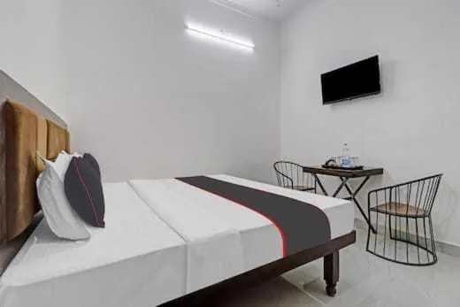 Bedroom in Hotel O Chaudhary Guest House