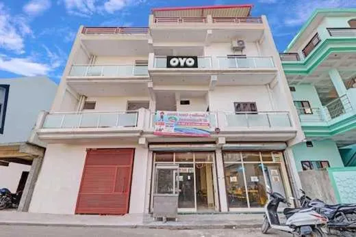 Facade/entrance in Hotel O Chaudhary Guest House