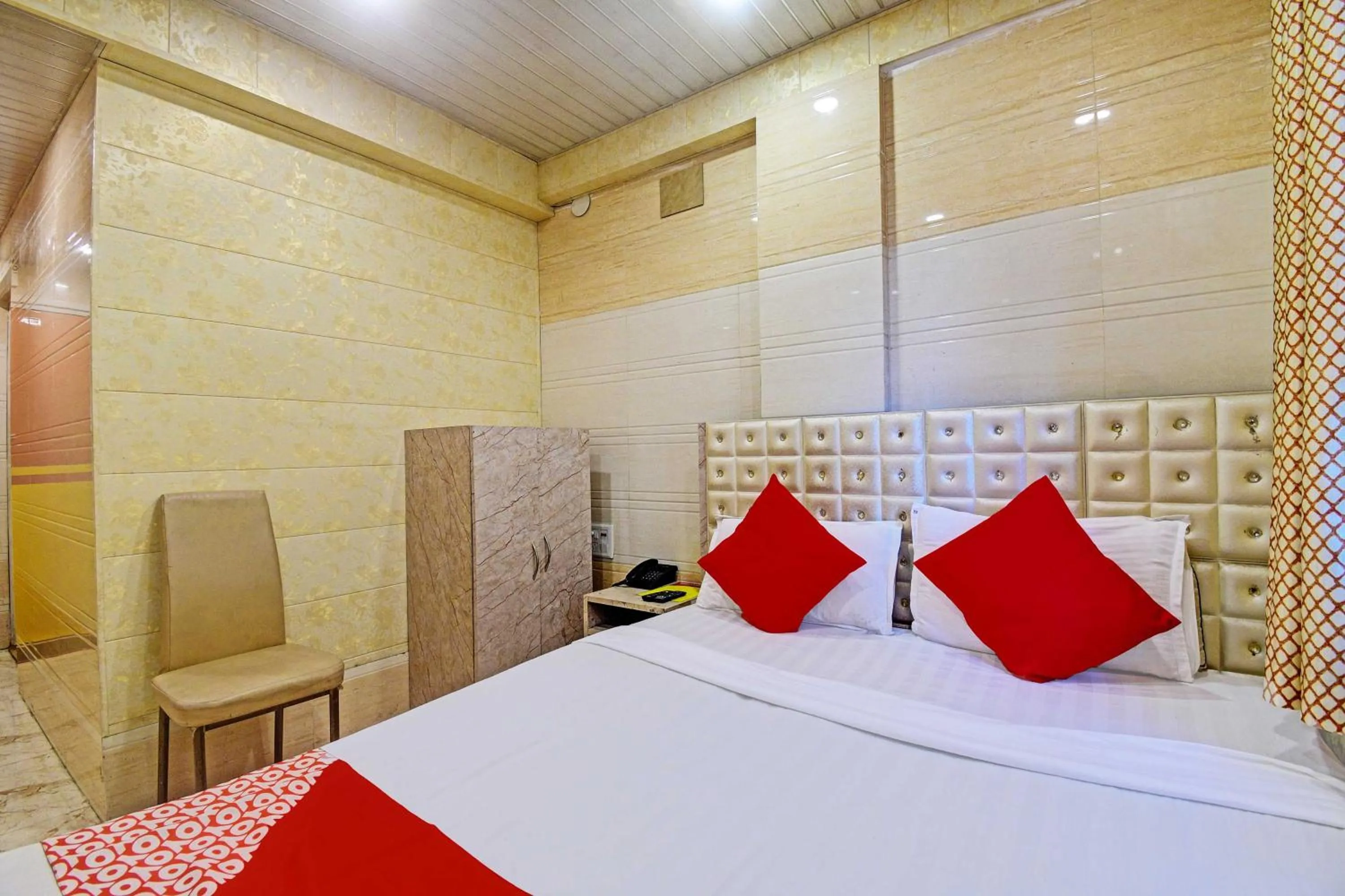 Bedroom, Bed in Super Hotel O Royal Inn