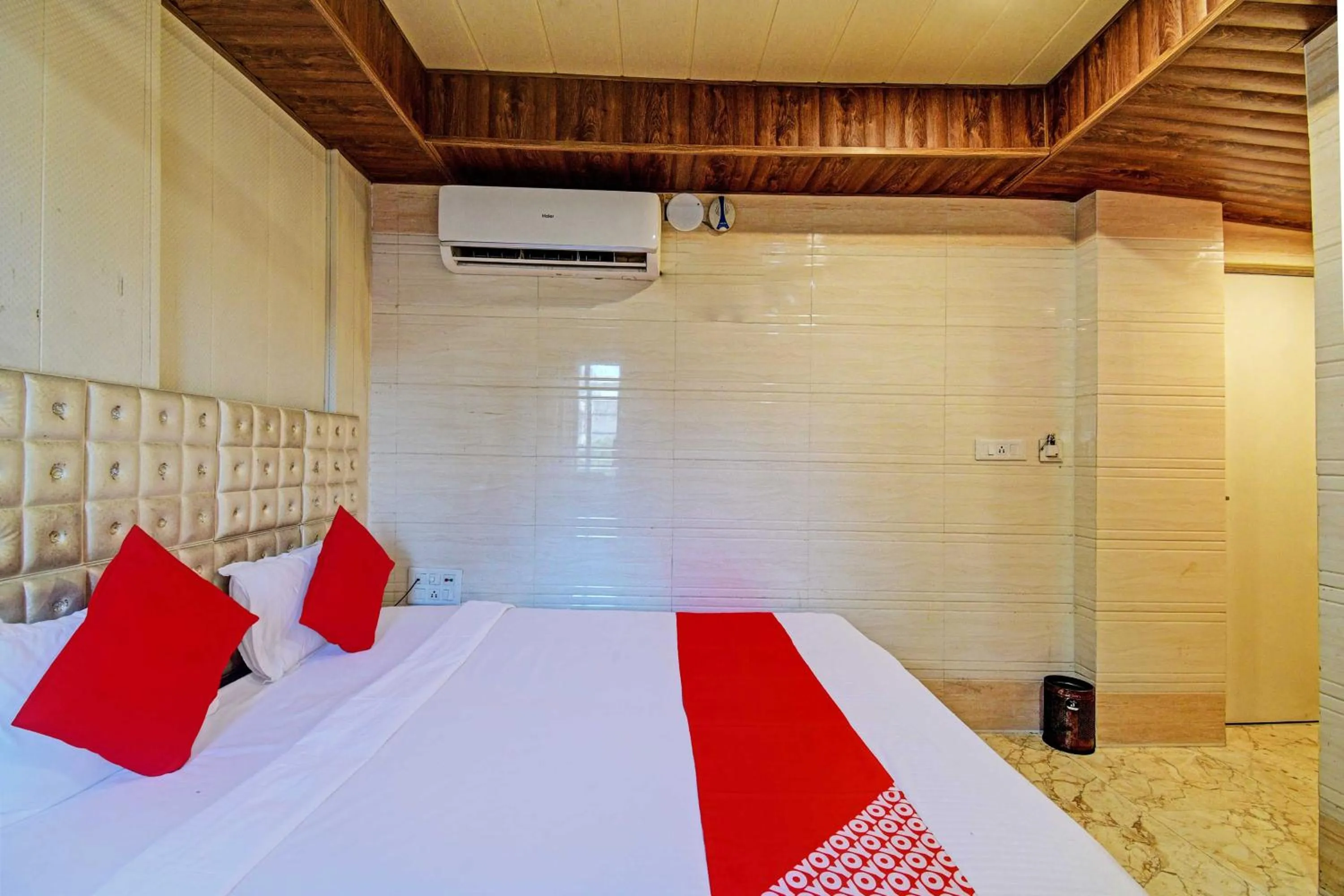 Bedroom, Bed in Super Hotel O Royal Inn