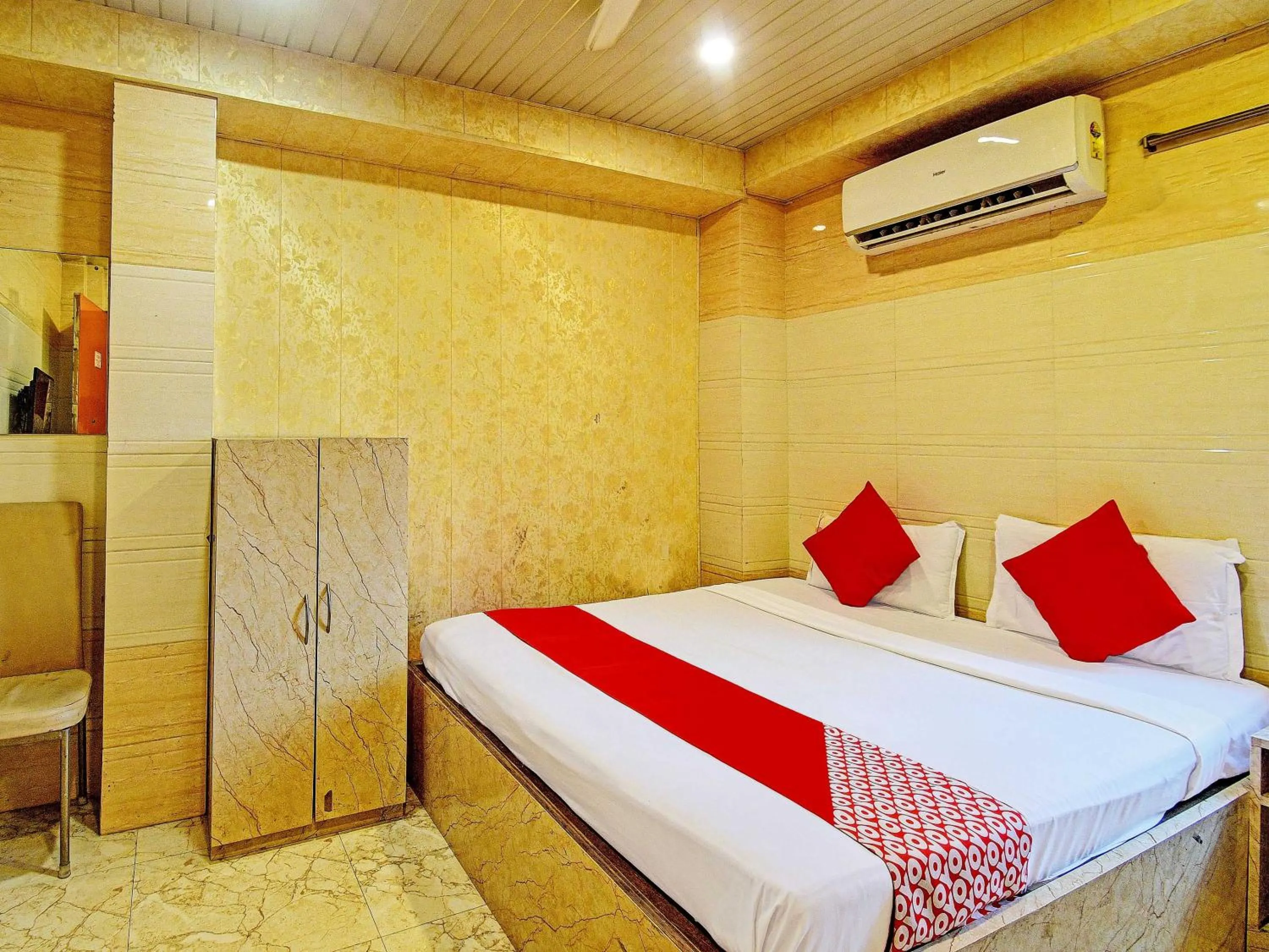 Bedroom, Bed in Super Hotel O Royal Inn