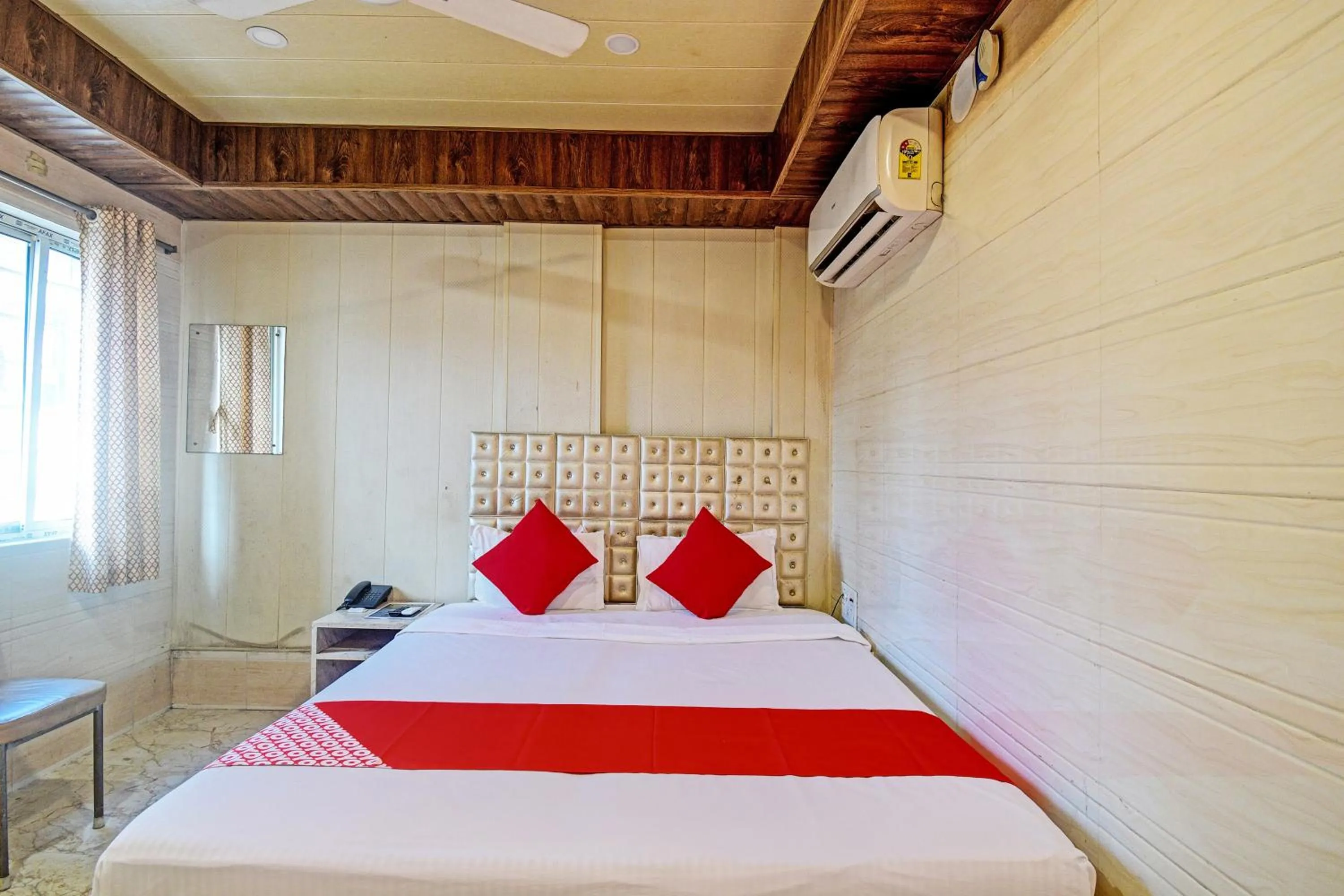 Bedroom, Bed in Super Hotel O Royal Inn