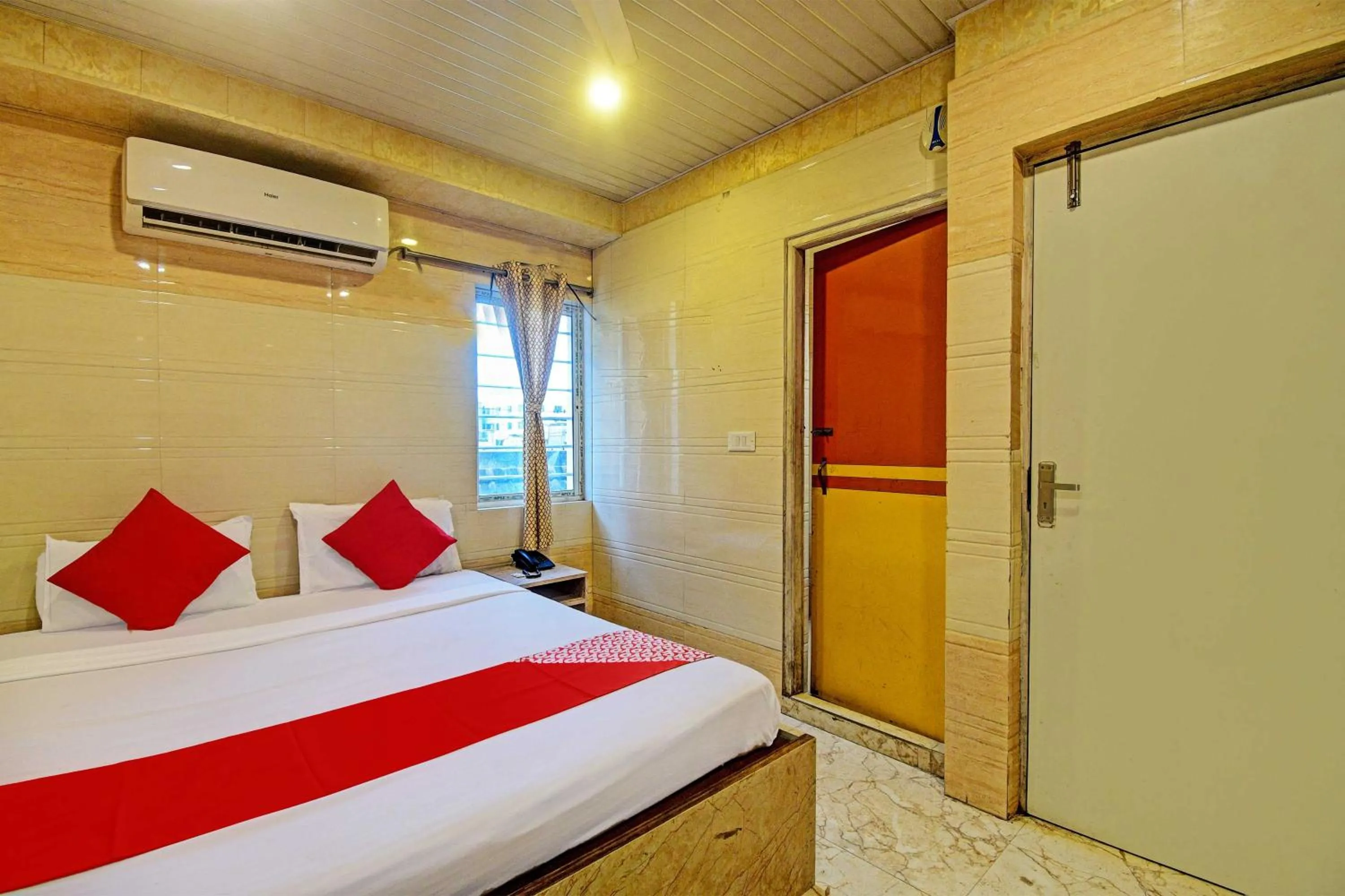 Bedroom, Bed in Super Hotel O Royal Inn