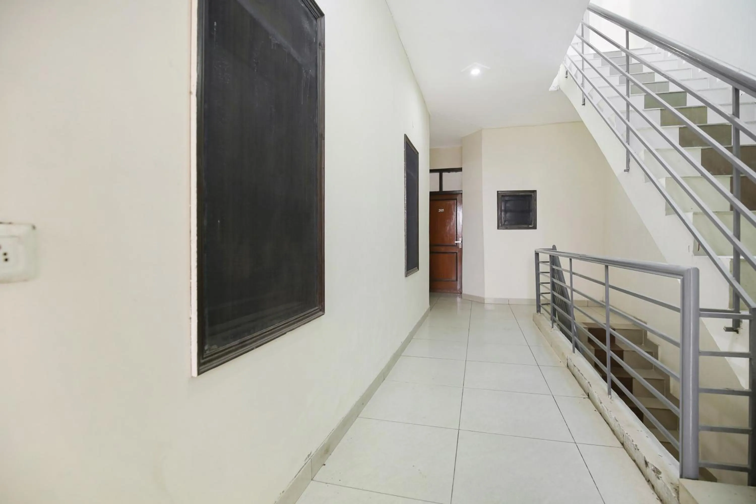 Lobby or reception in Hotel O Wave Inn Guest House