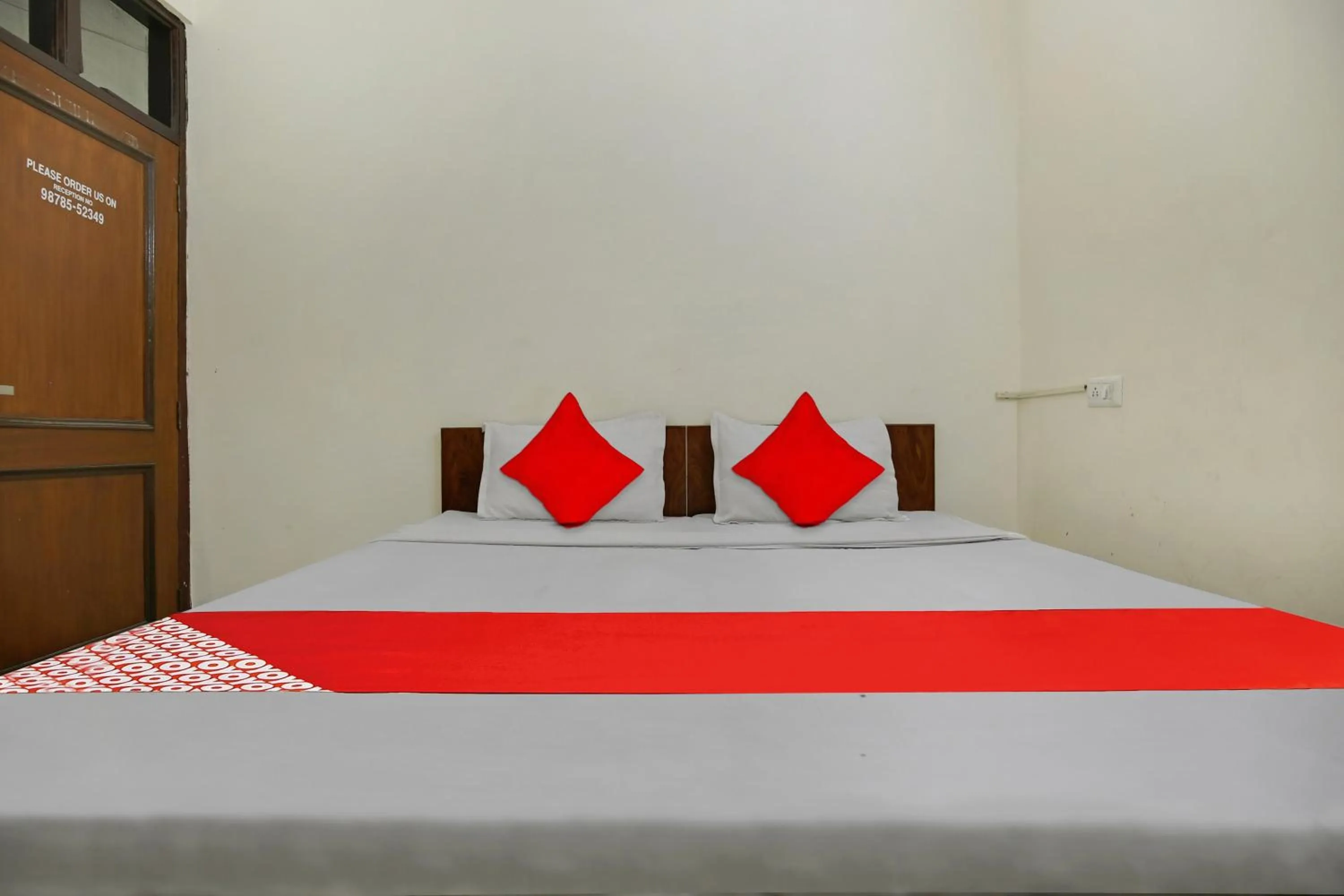 Bedroom in Hotel O Wave Inn Guest House