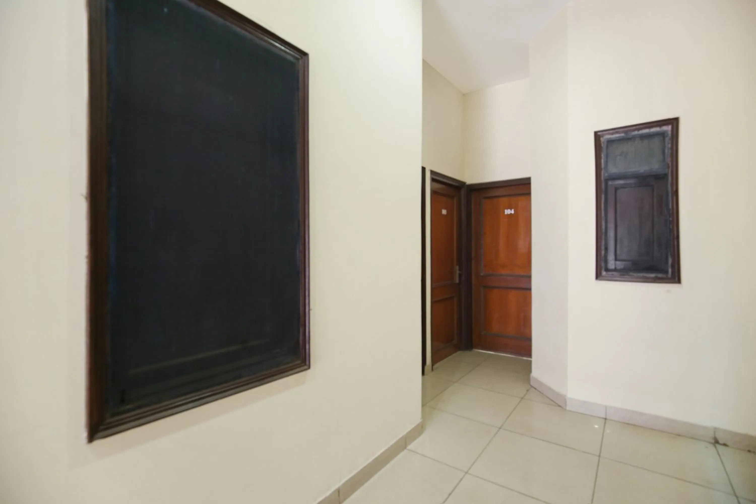 Lobby or reception in Hotel O Wave Inn Guest House