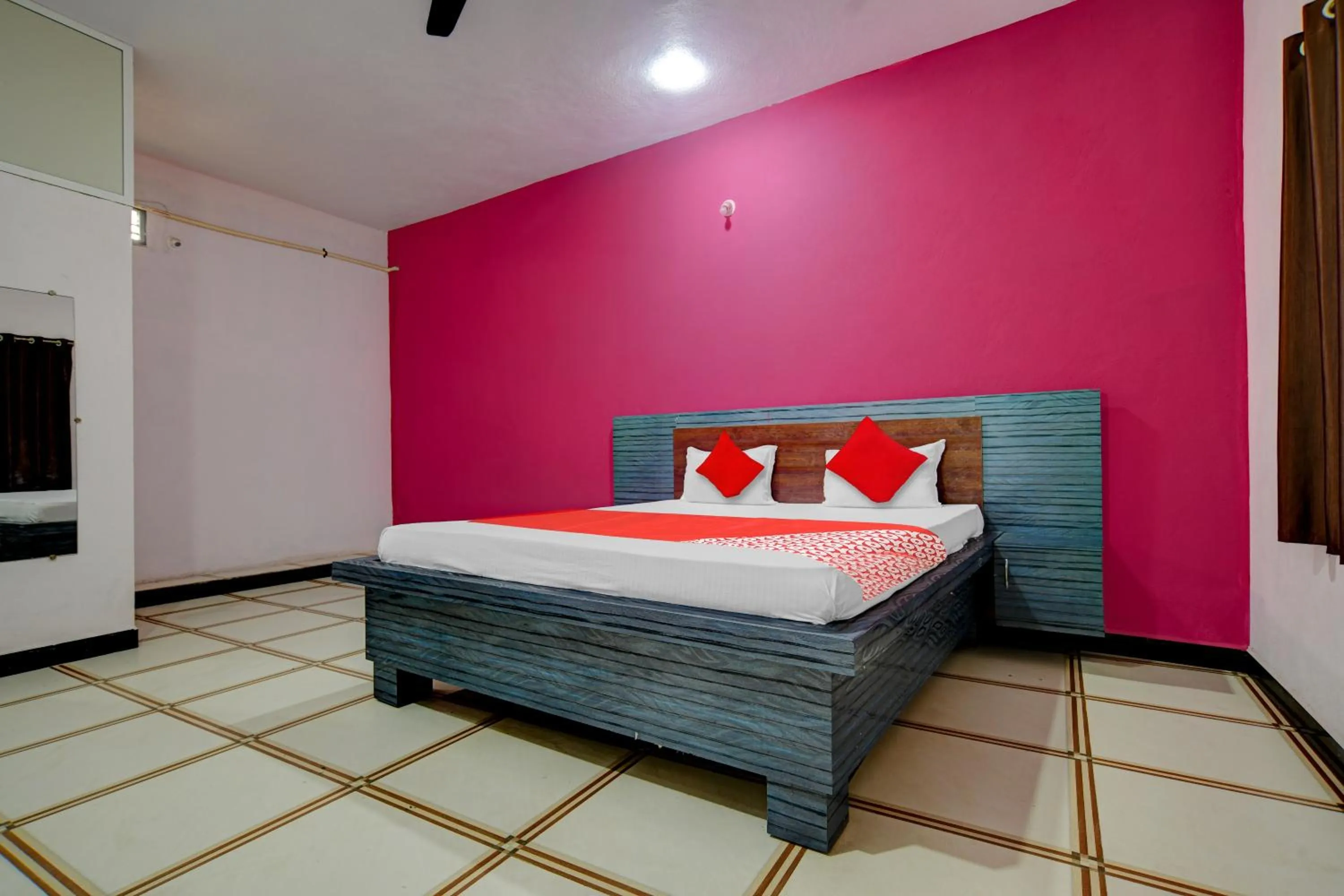 Bedroom, Bed in Hotel O Apna Palace