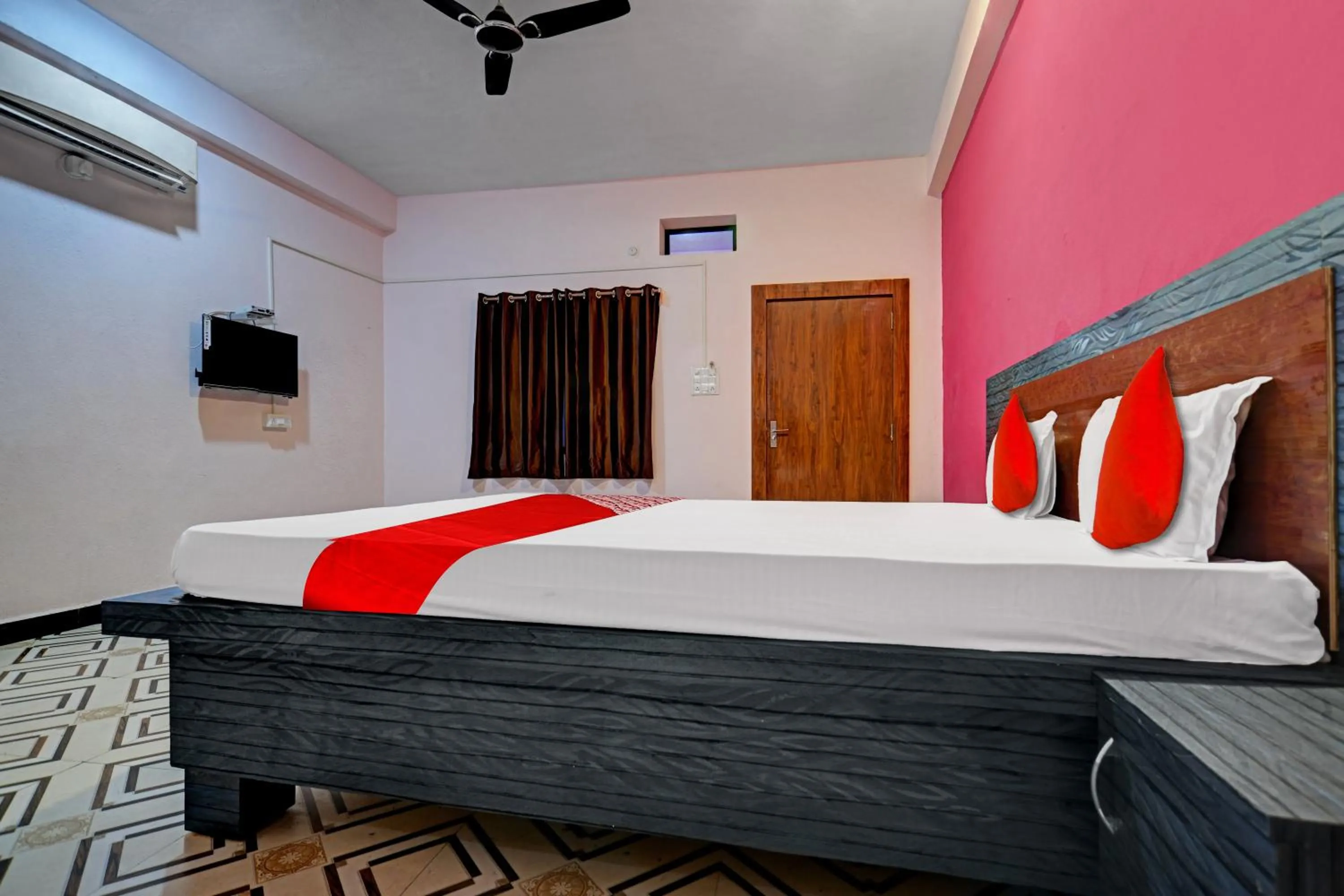 Bedroom, Bed in Hotel O Apna Palace