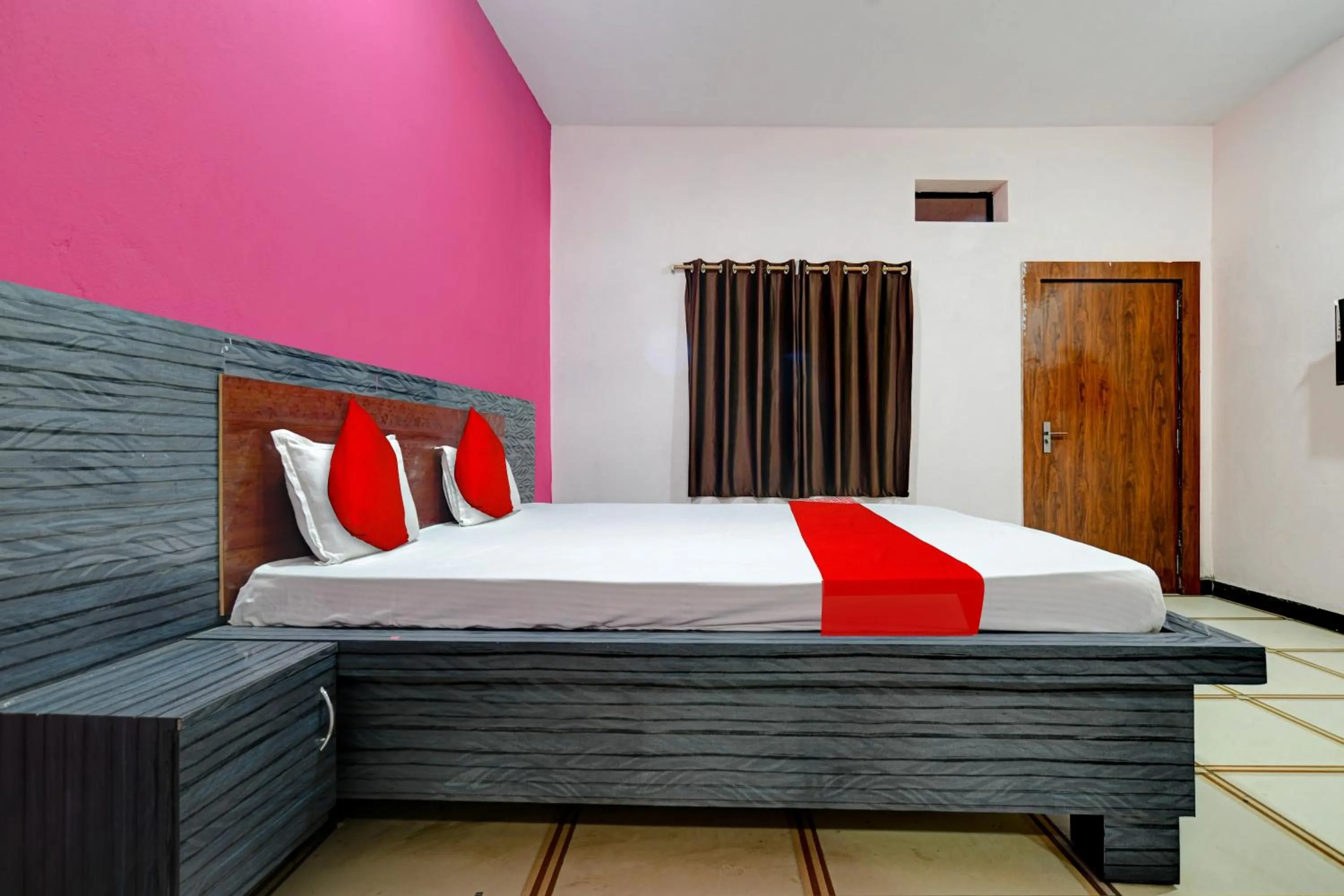 Bedroom, Bed in Hotel O Apna Palace