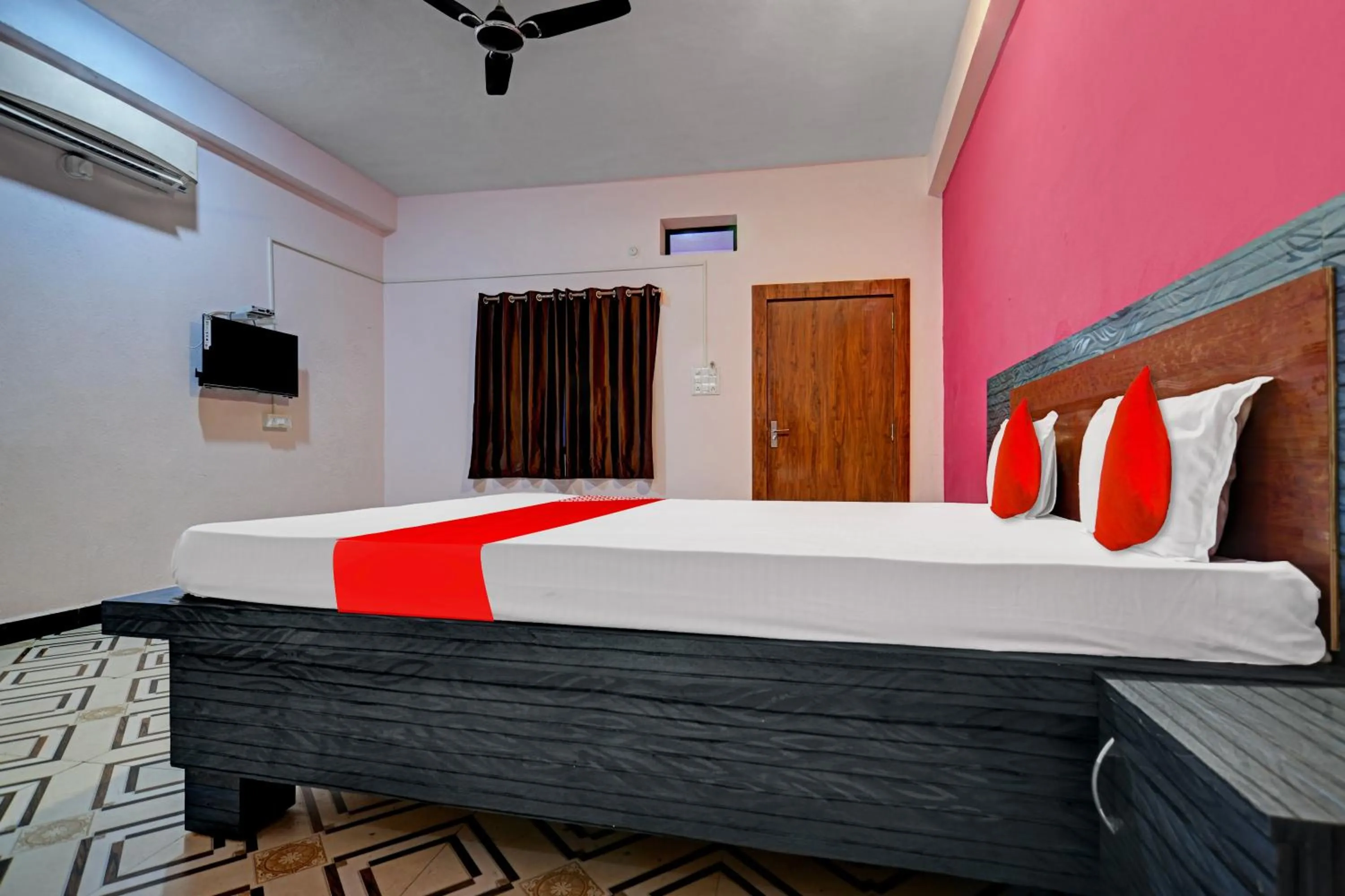 Bedroom, Bed in Hotel O Apna Palace