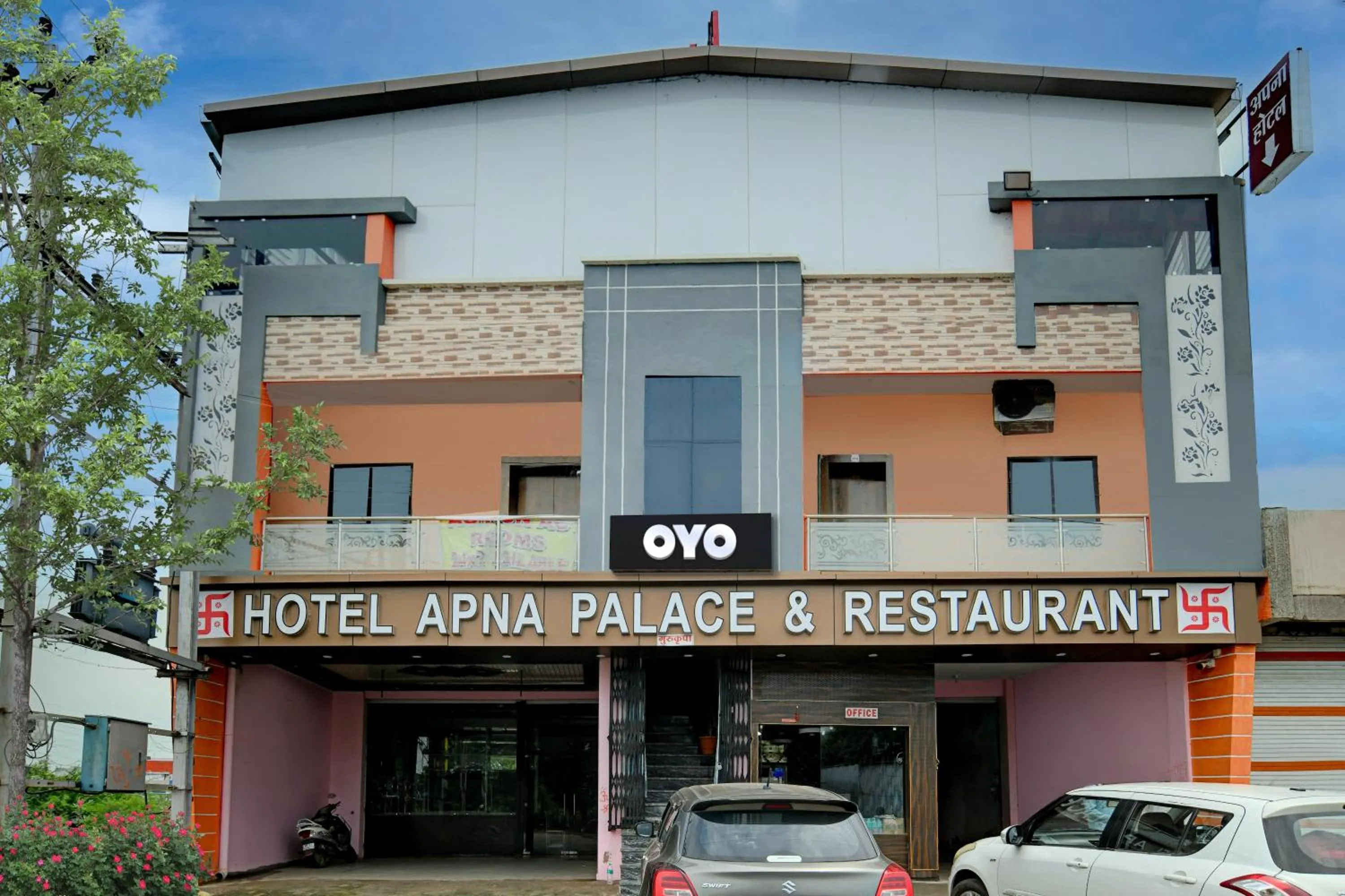 Facade/entrance in Hotel O Apna Palace
