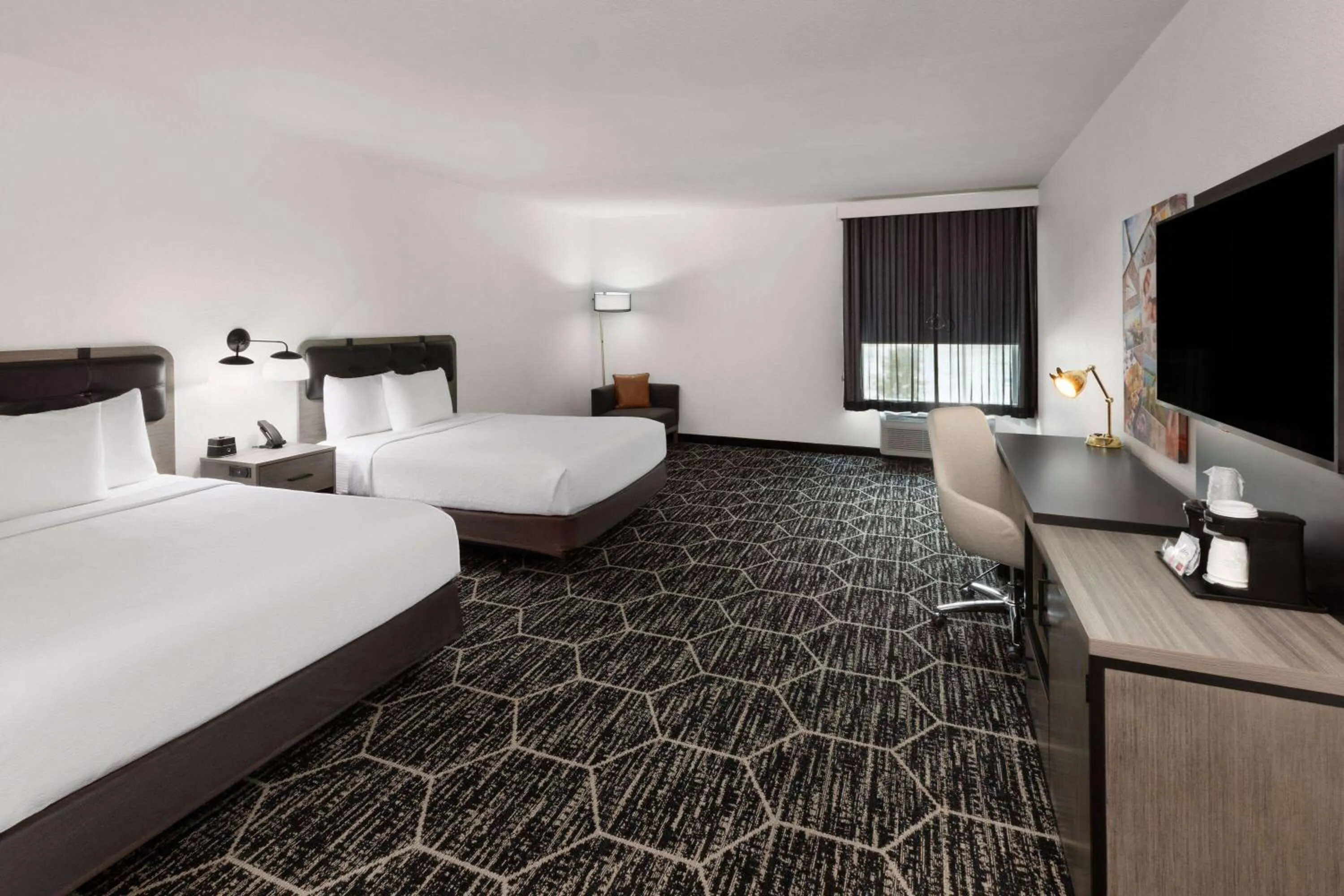 Photo of the whole room, Bed in La Quinta Inn & Suites by Wyndham Austin Parmer Tech Ridge