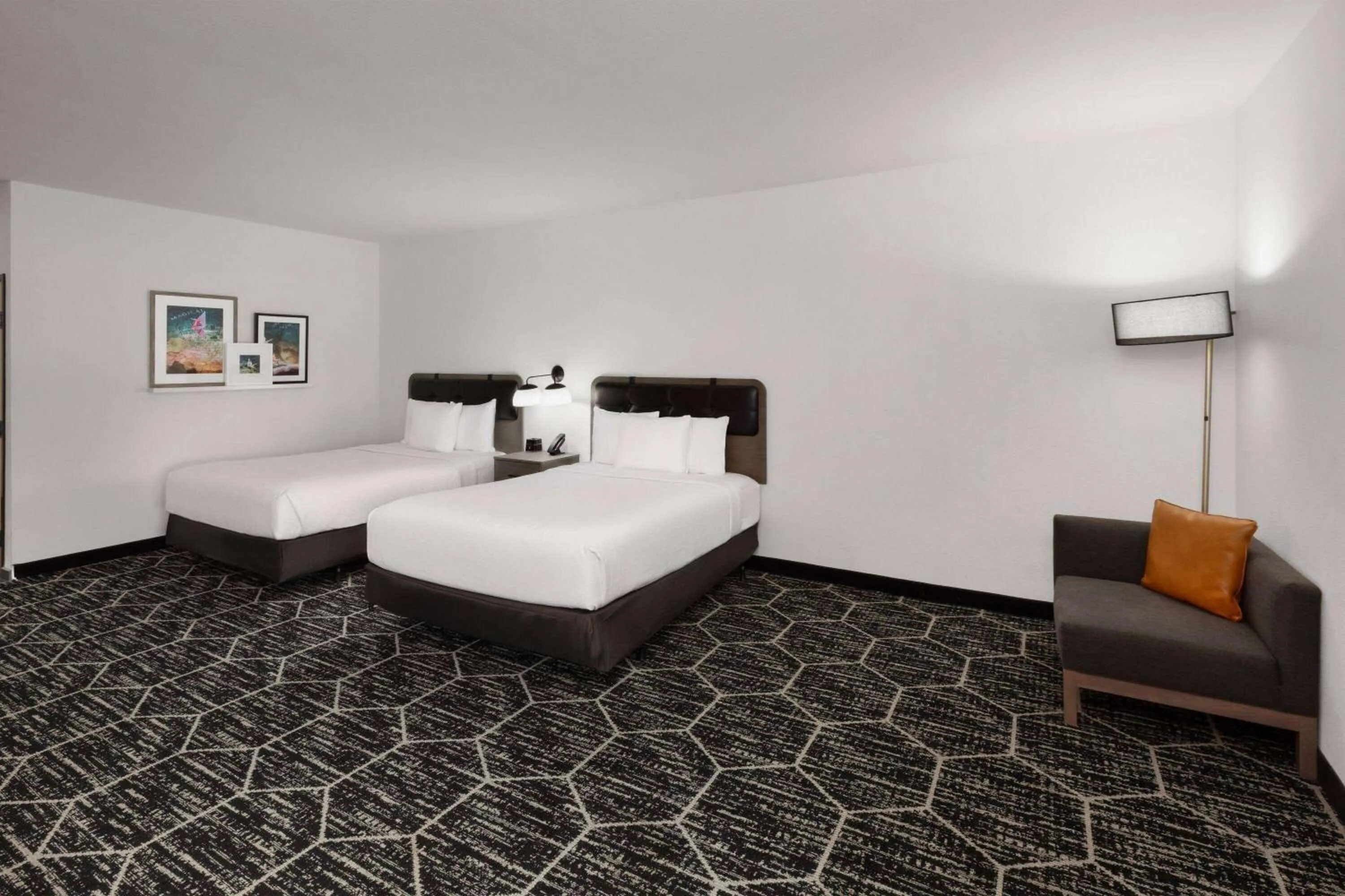 Photo of the whole room, Bed in La Quinta Inn & Suites by Wyndham Austin Parmer Tech Ridge