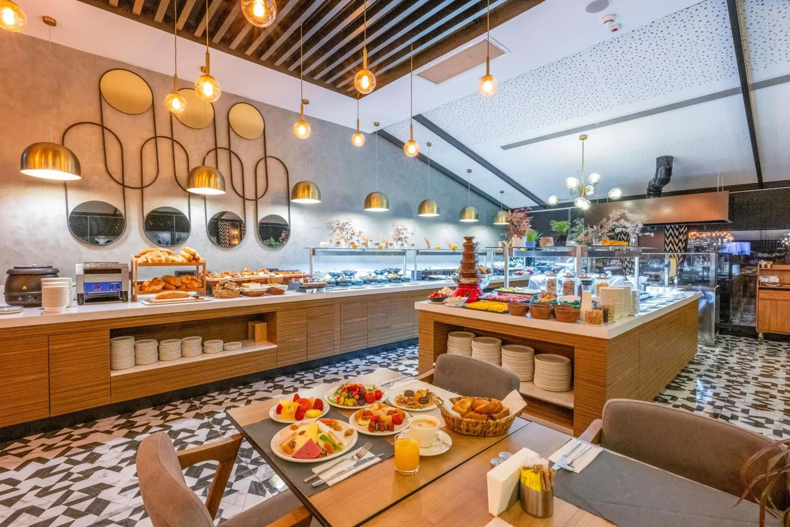 Restaurant/places to eat in Ramada Encore by Wyndham Istanbul Sisli Restaurant/places to eat in Ramada Encore by Wyndham Istanbul Sisli