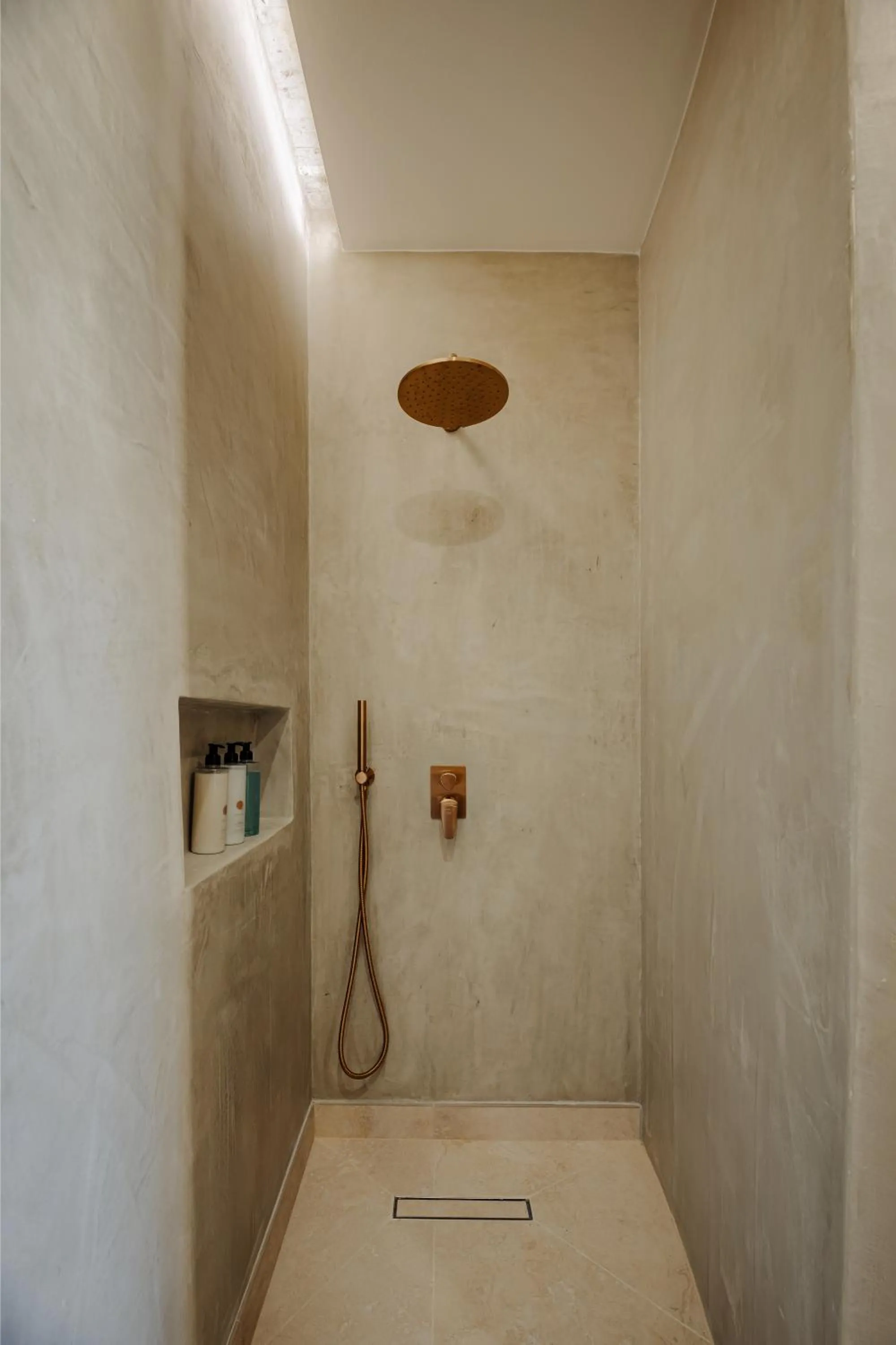 Shower in Tuta Agrotourism