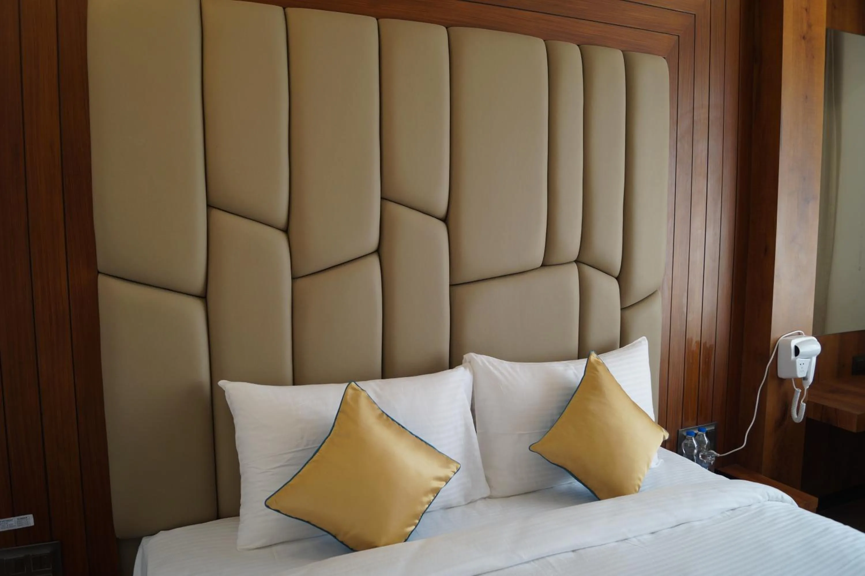 Bed in Hotel Varun Mansion Hassan