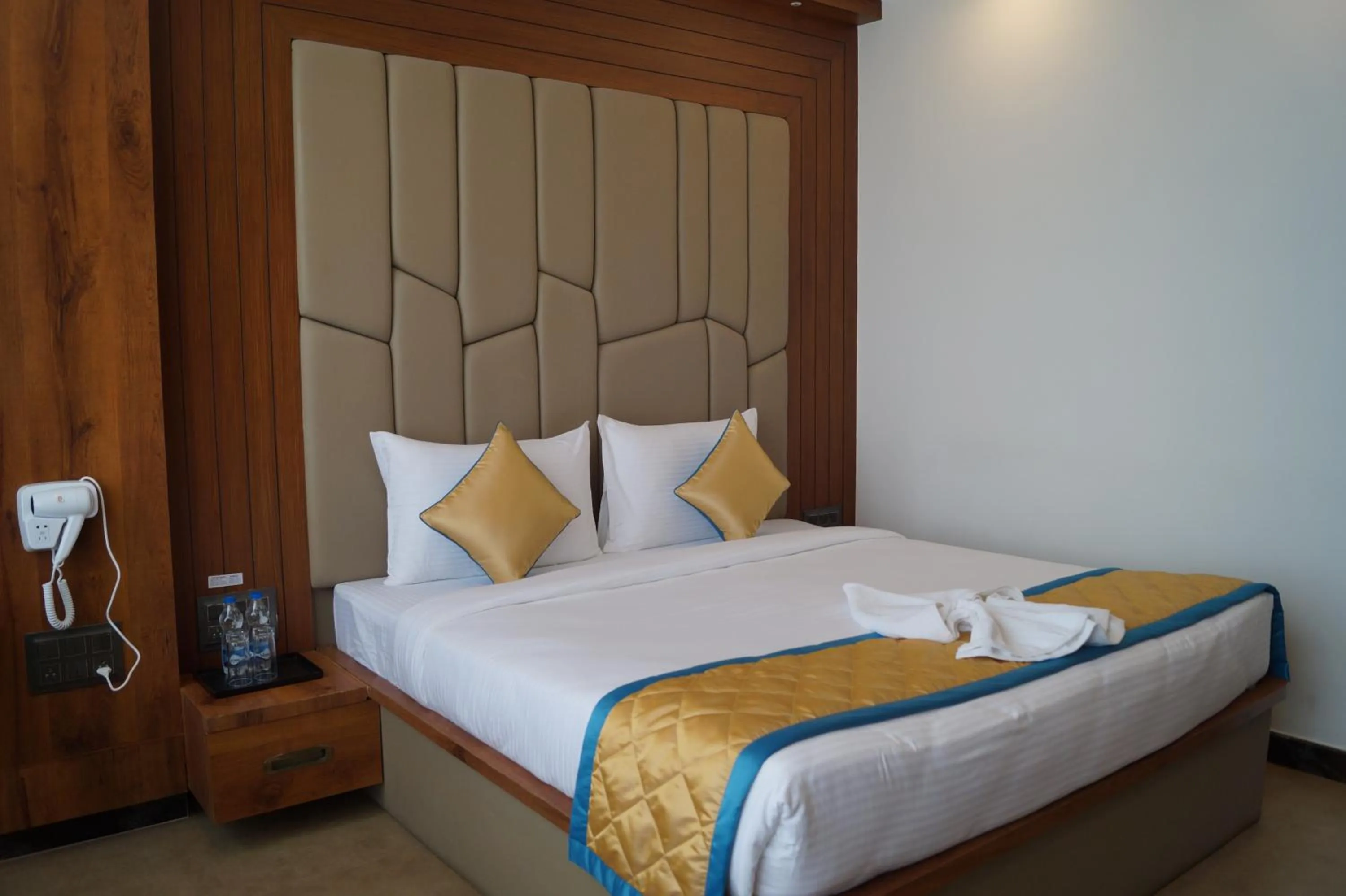 Bed in Hotel Varun Mansion Hassan