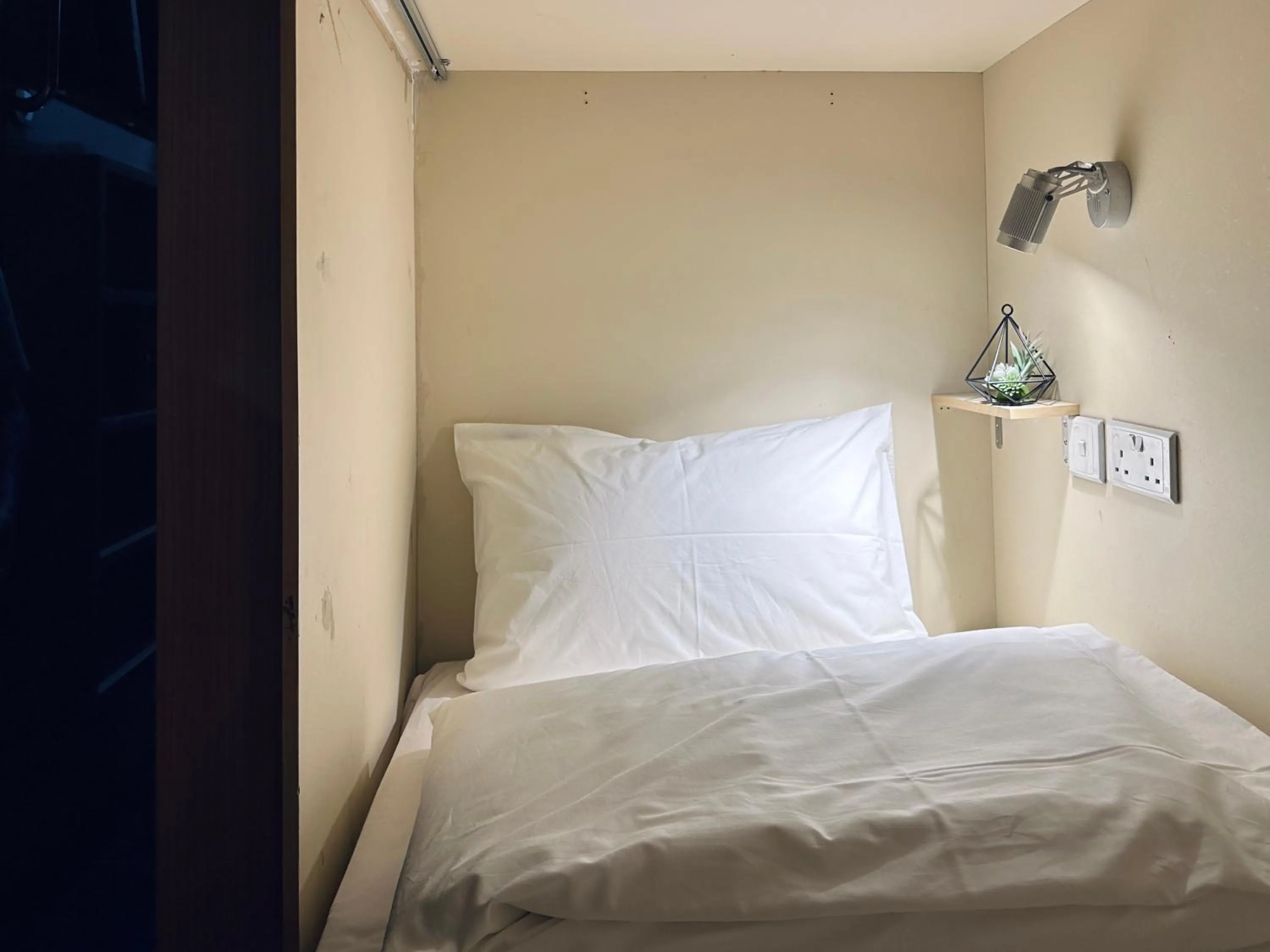 Bed in THE ROOM Capsule Hotel