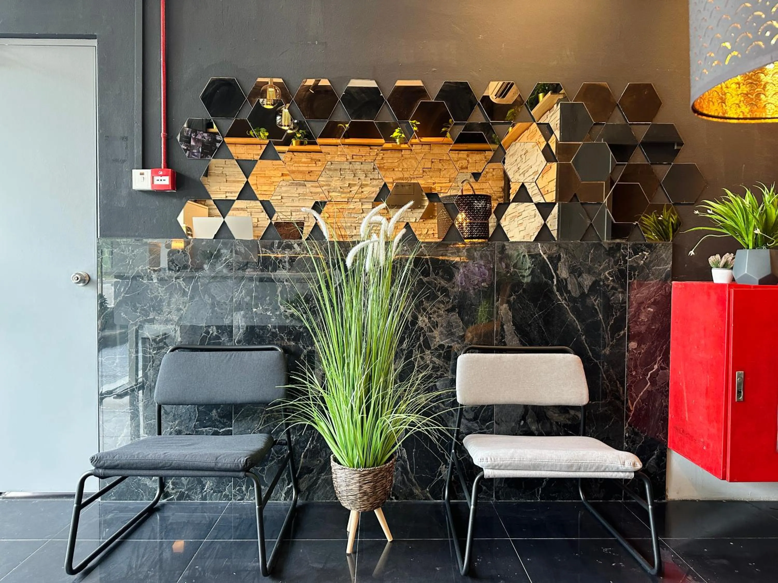 Lounge or bar in THE ROOM Capsule Hotel