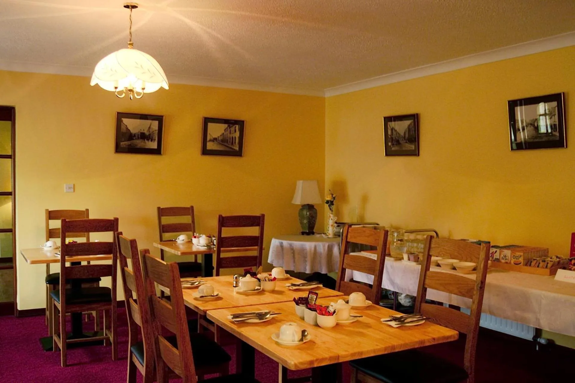 Restaurant/places to eat in Station House Bed & Breakfast