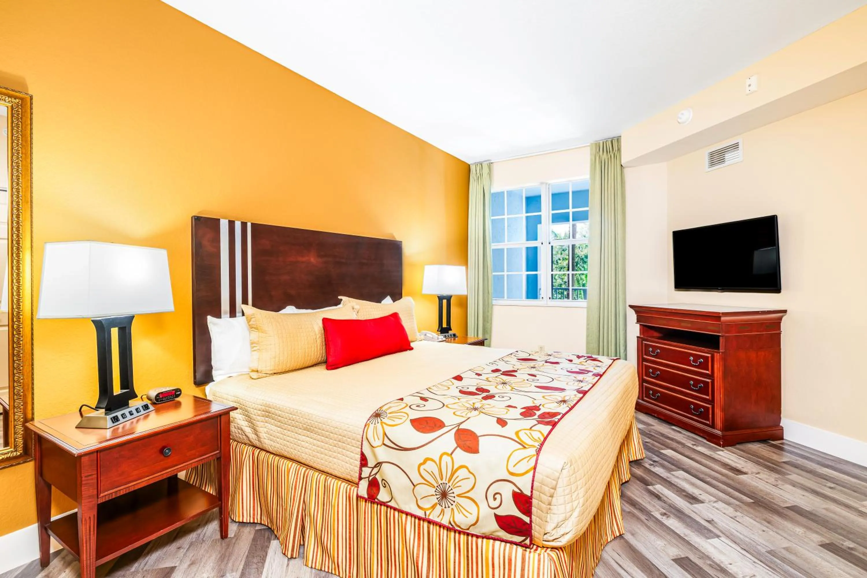 Bedroom, Bed in Mizner Place at Weston Town Center, Fort Lauderdale
