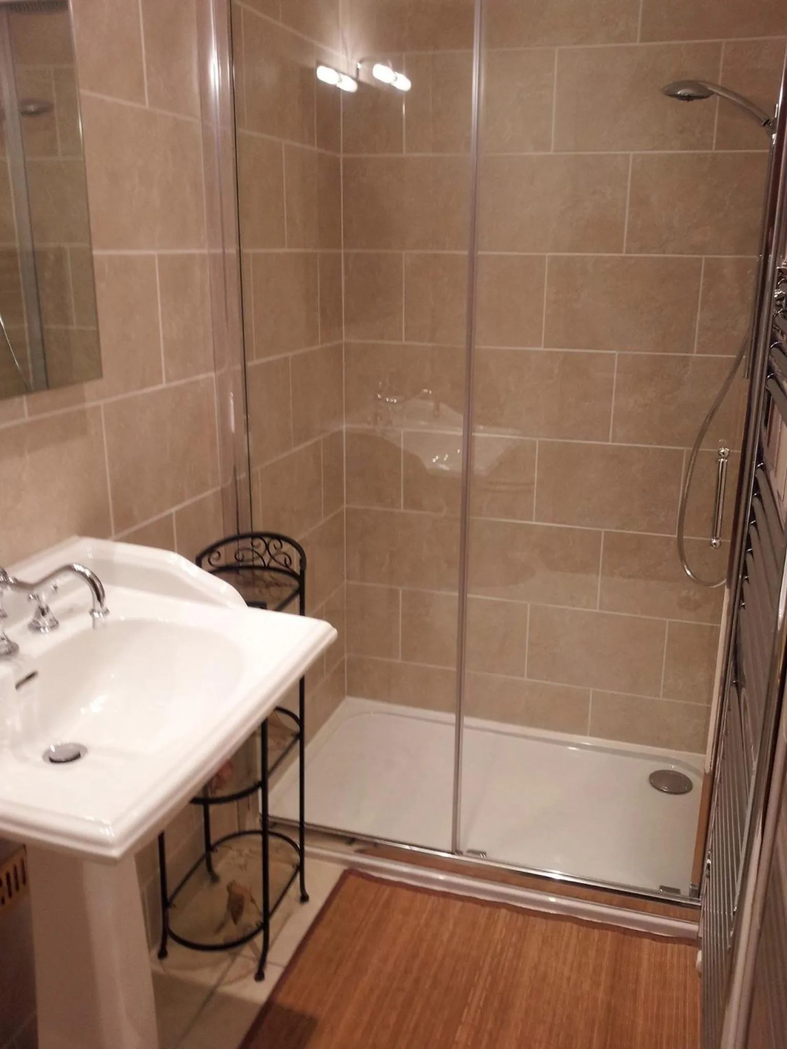 Bathroom in Tali Ayer