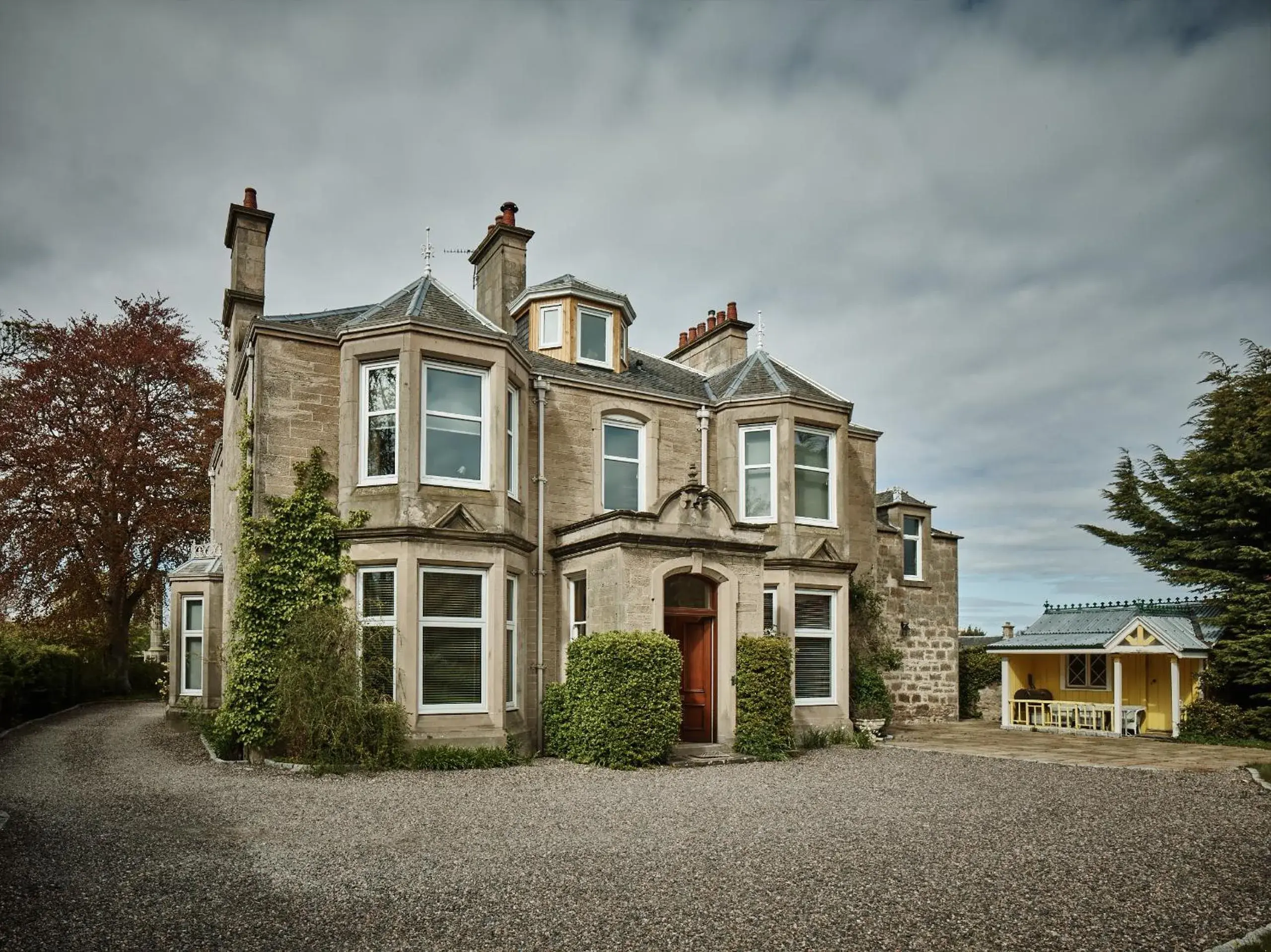 Facade/entrance in Tali Ayer Facade/entrance in Tali Ayer