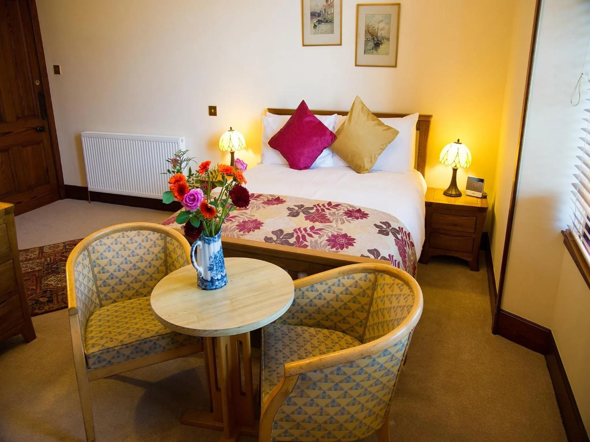 Bedroom, Bed in Tali Ayer