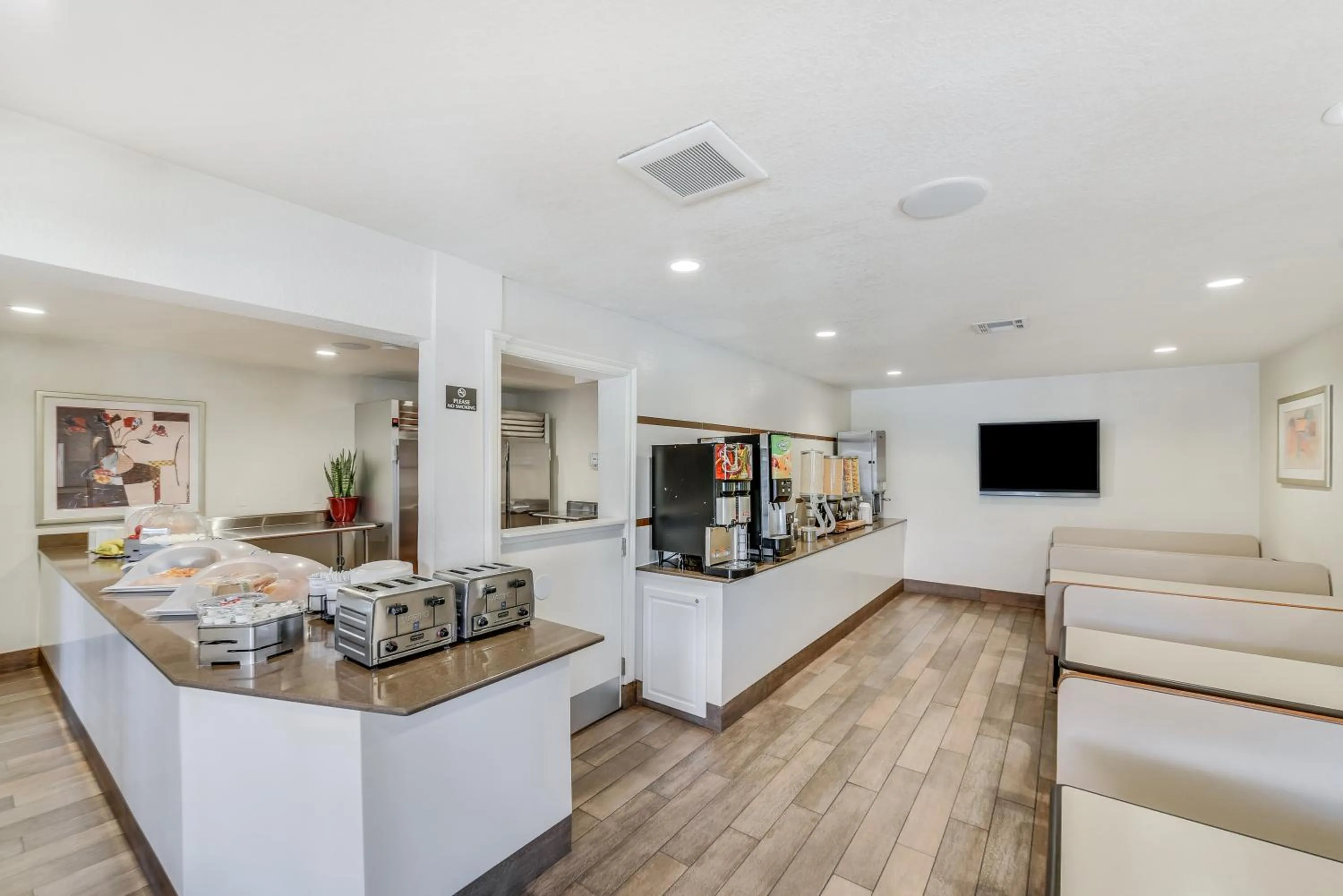 Breakfast in Anaheim Desert Inn & Suites