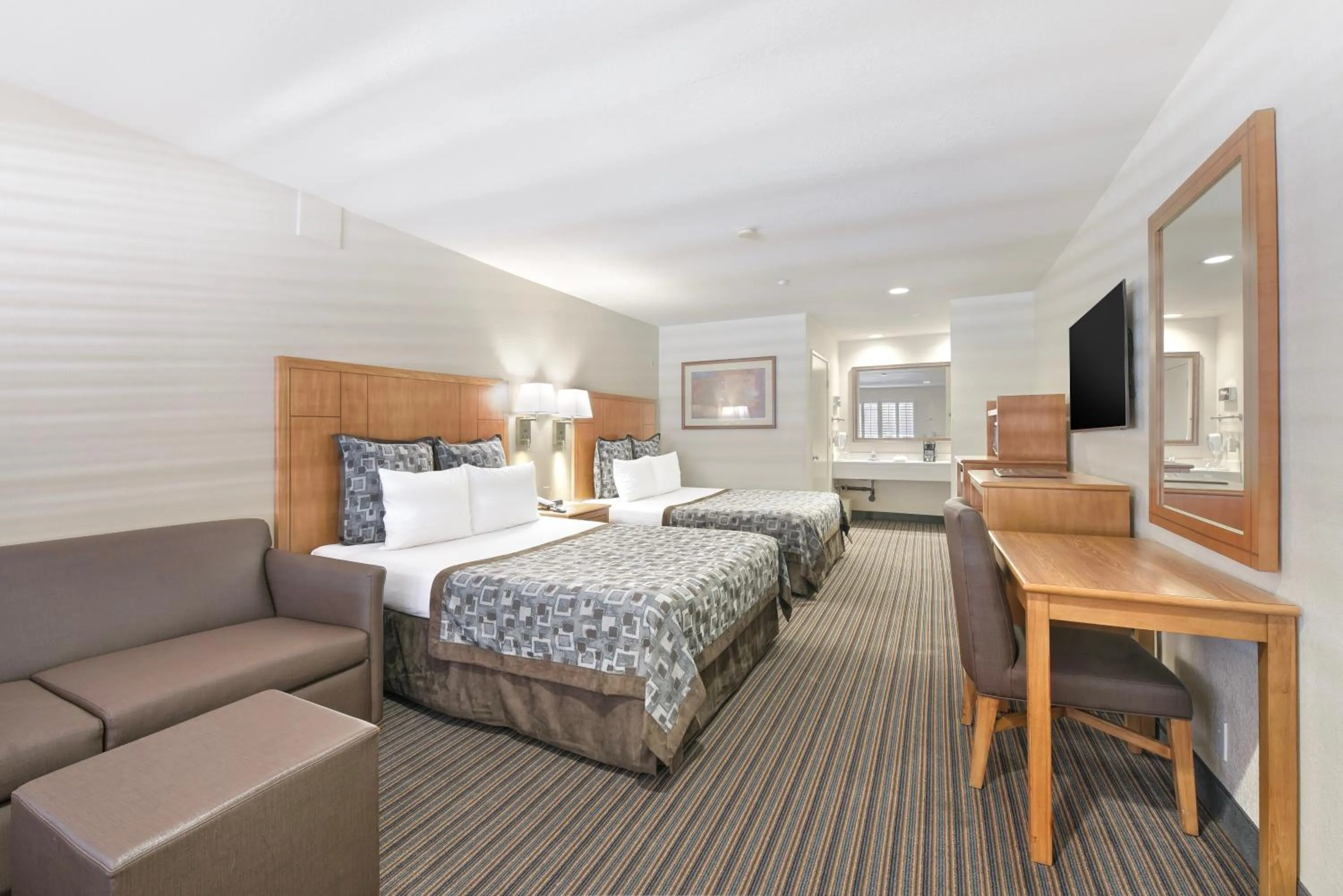 Bedroom, Bed in Anaheim Desert Inn & Suites