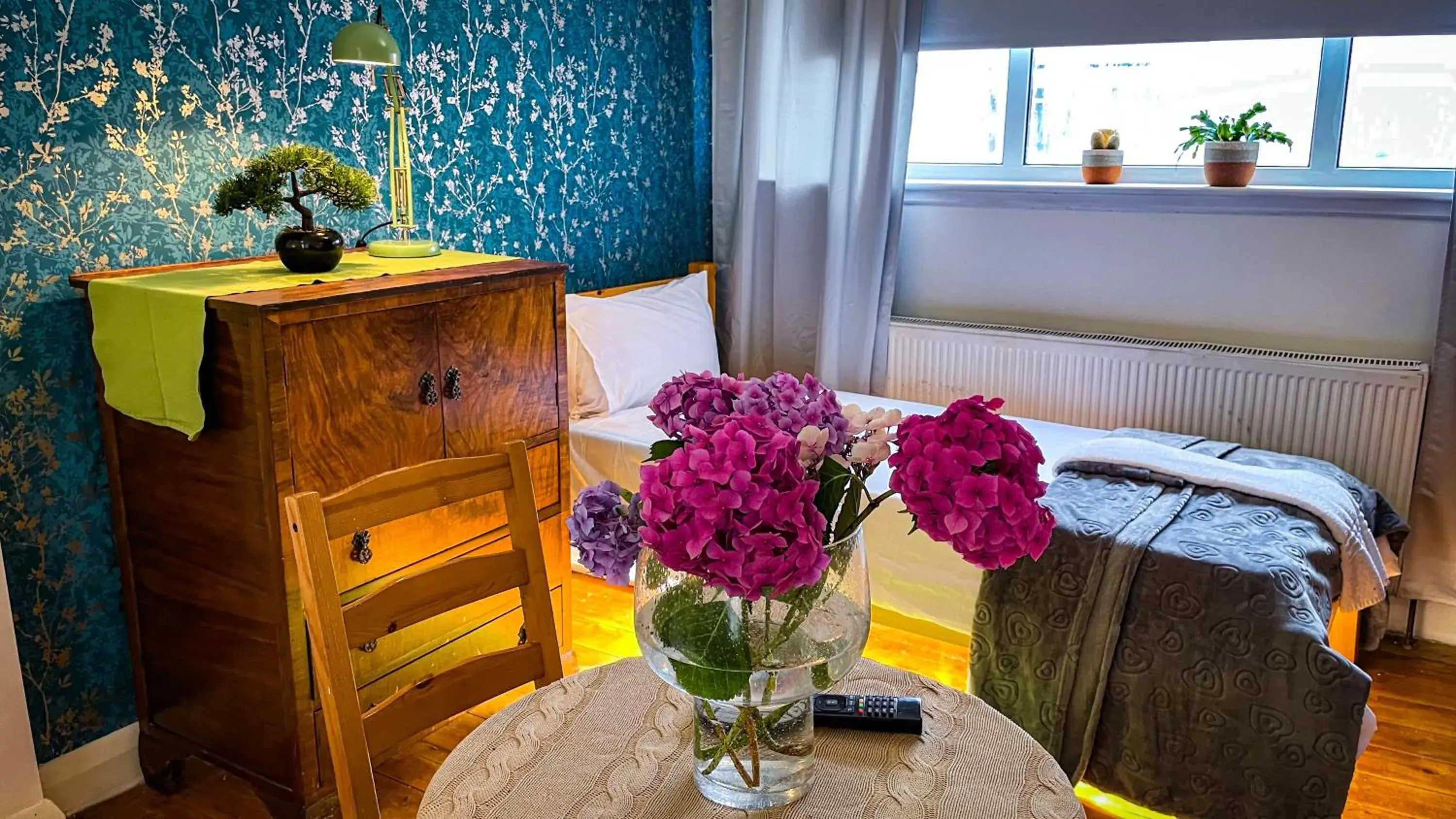 Lovely flat near train station and central london Lovely flat near train station and central london