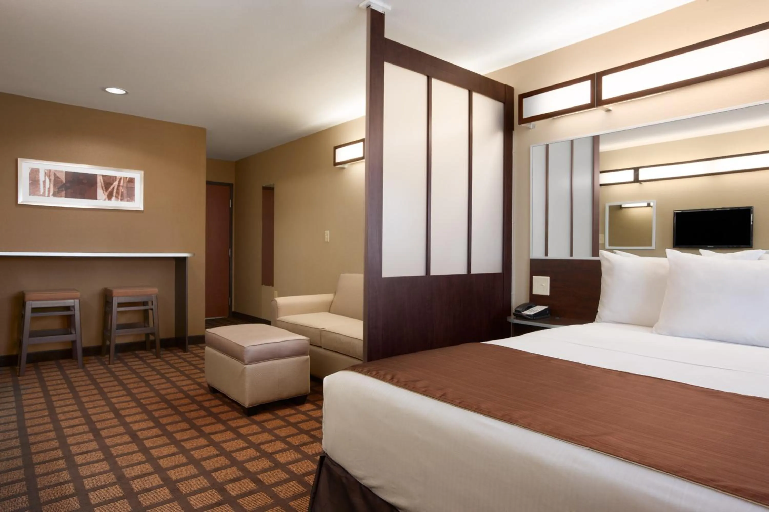 Seating area, Bed in Microtel Inn & Suites Cotulla