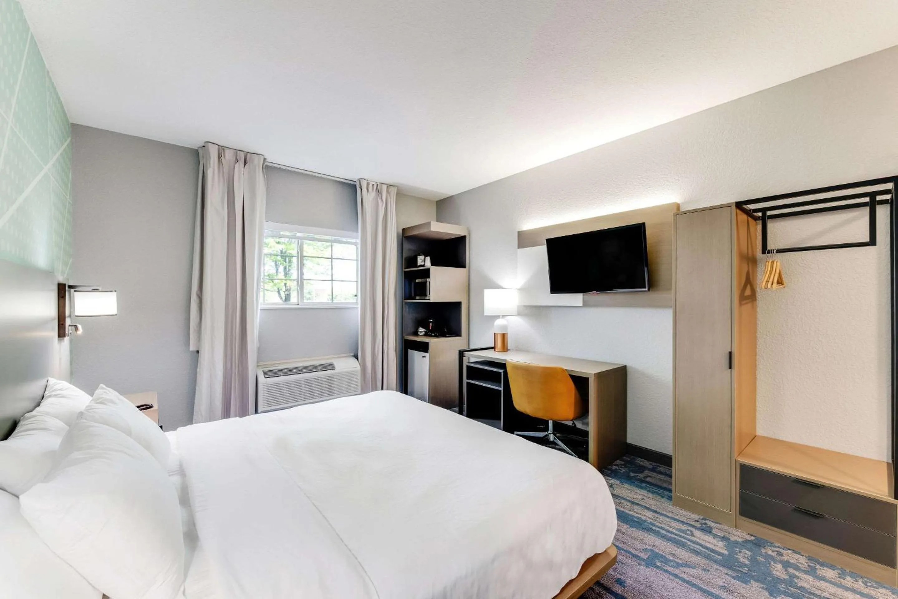 Bedroom, Bed in Comfort Inn & Suites Weston - Wausau