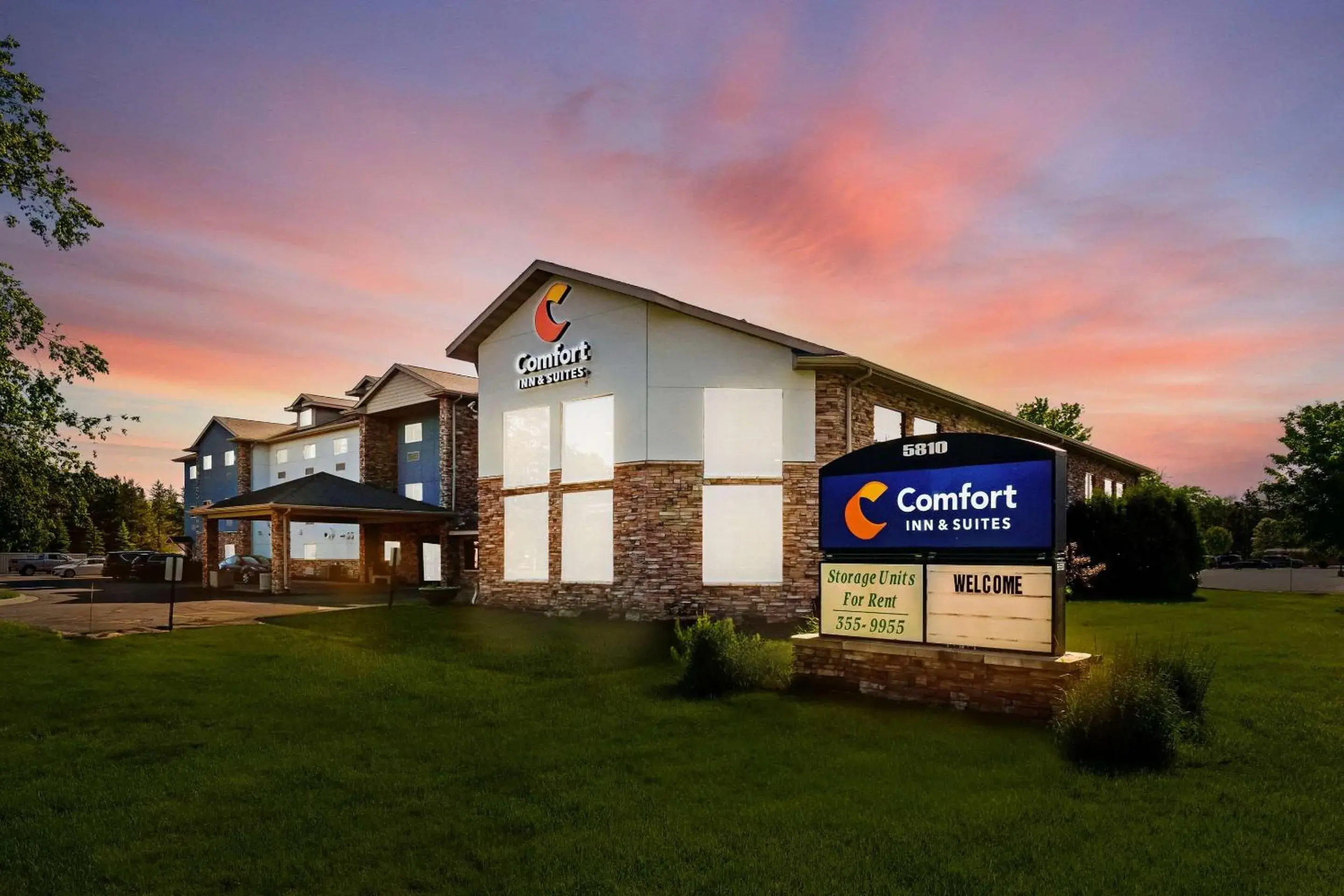 Property building in Comfort Inn & Suites Weston - Wausau Property building in Comfort Inn & Suites Weston - Wausau