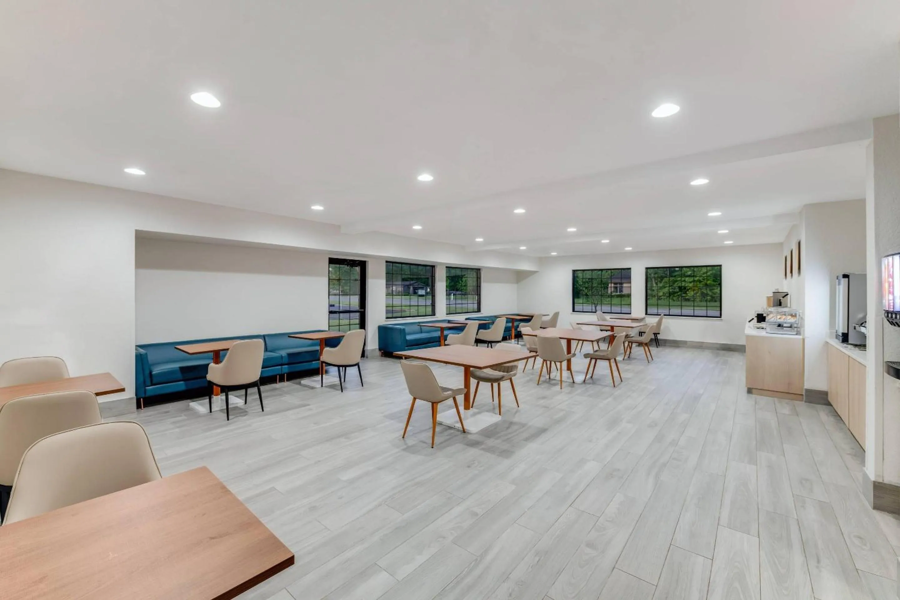 Breakfast in Comfort Inn & Suites Weston - Wausau