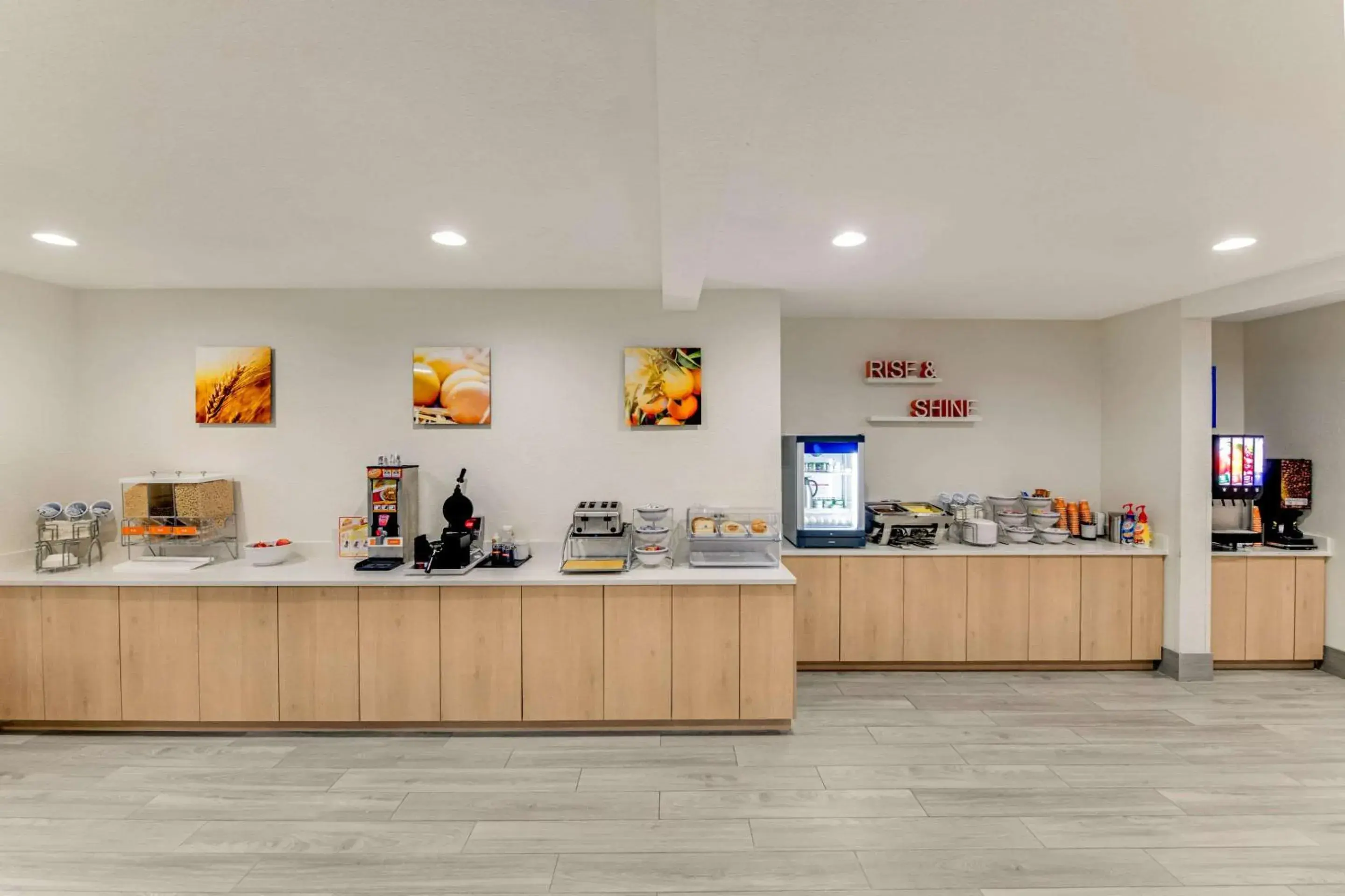 Breakfast in Comfort Inn & Suites Weston - Wausau Breakfast in Comfort Inn & Suites Weston - Wausau