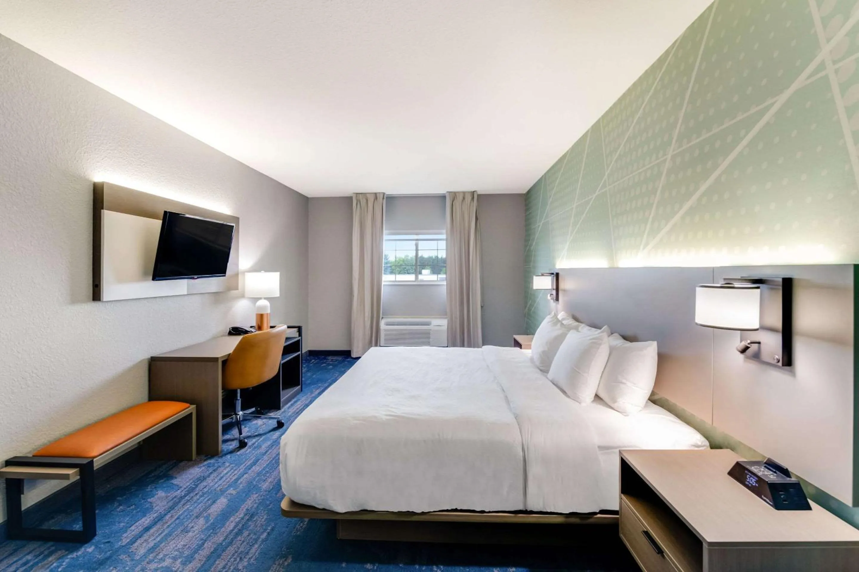 Bedroom, Bed in Comfort Inn & Suites Weston - Wausau