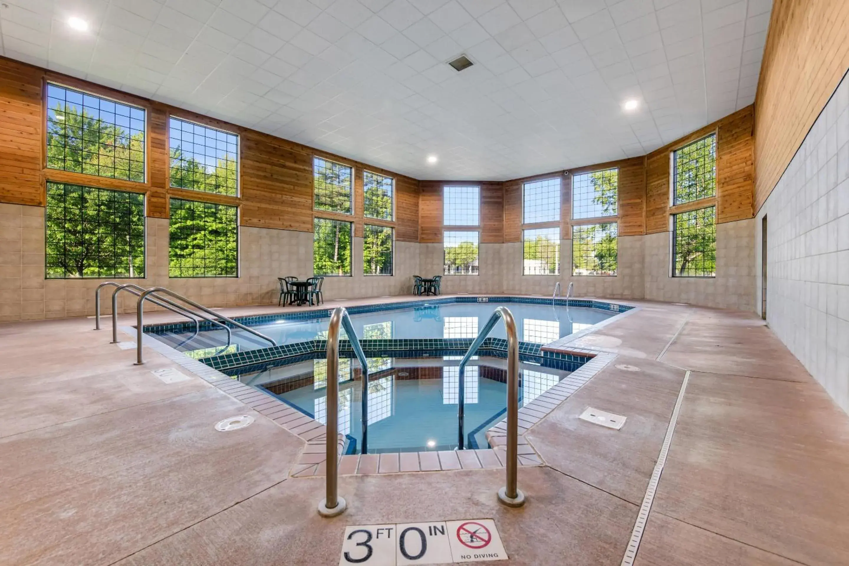 Swimming pool in Comfort Inn & Suites Weston - Wausau Swimming pool in Comfort Inn & Suites Weston - Wausau