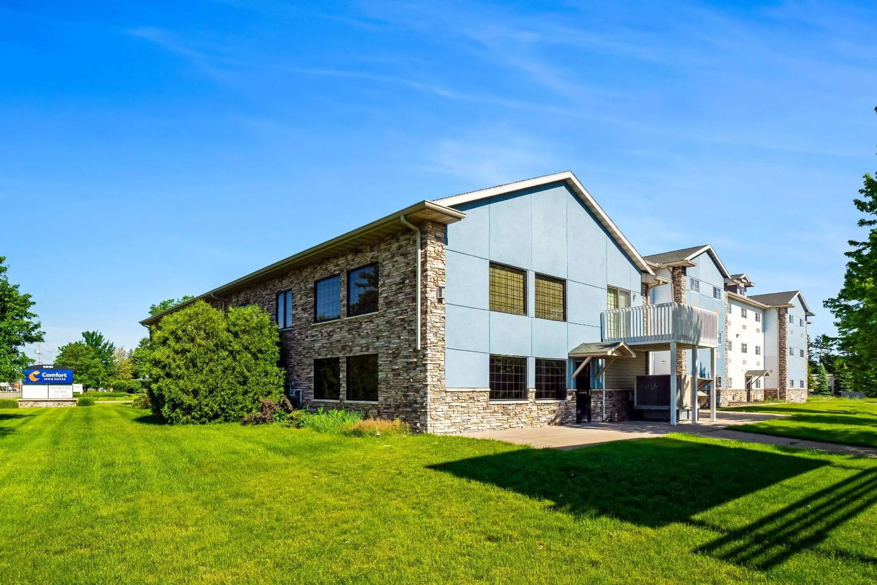 Property building in Comfort Inn & Suites Weston - Wausau Property building in Comfort Inn & Suites Weston - Wausau