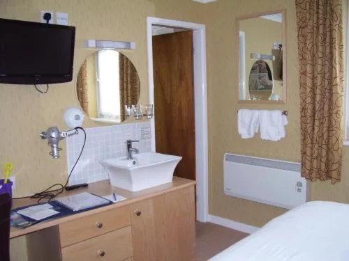 Toilet, Bed in The Royal Bridlington