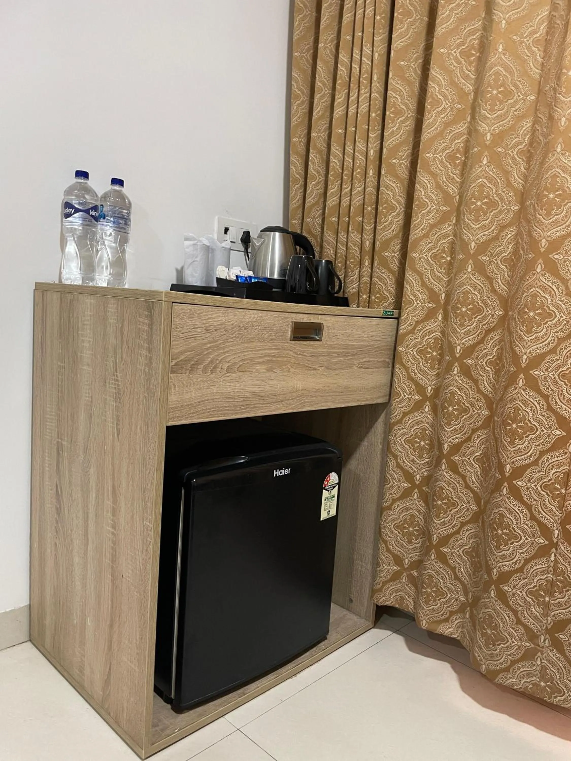 Coffee/tea facilities in Hotel Seth Murlidhar Seva Sadan-Near Prem Mandir