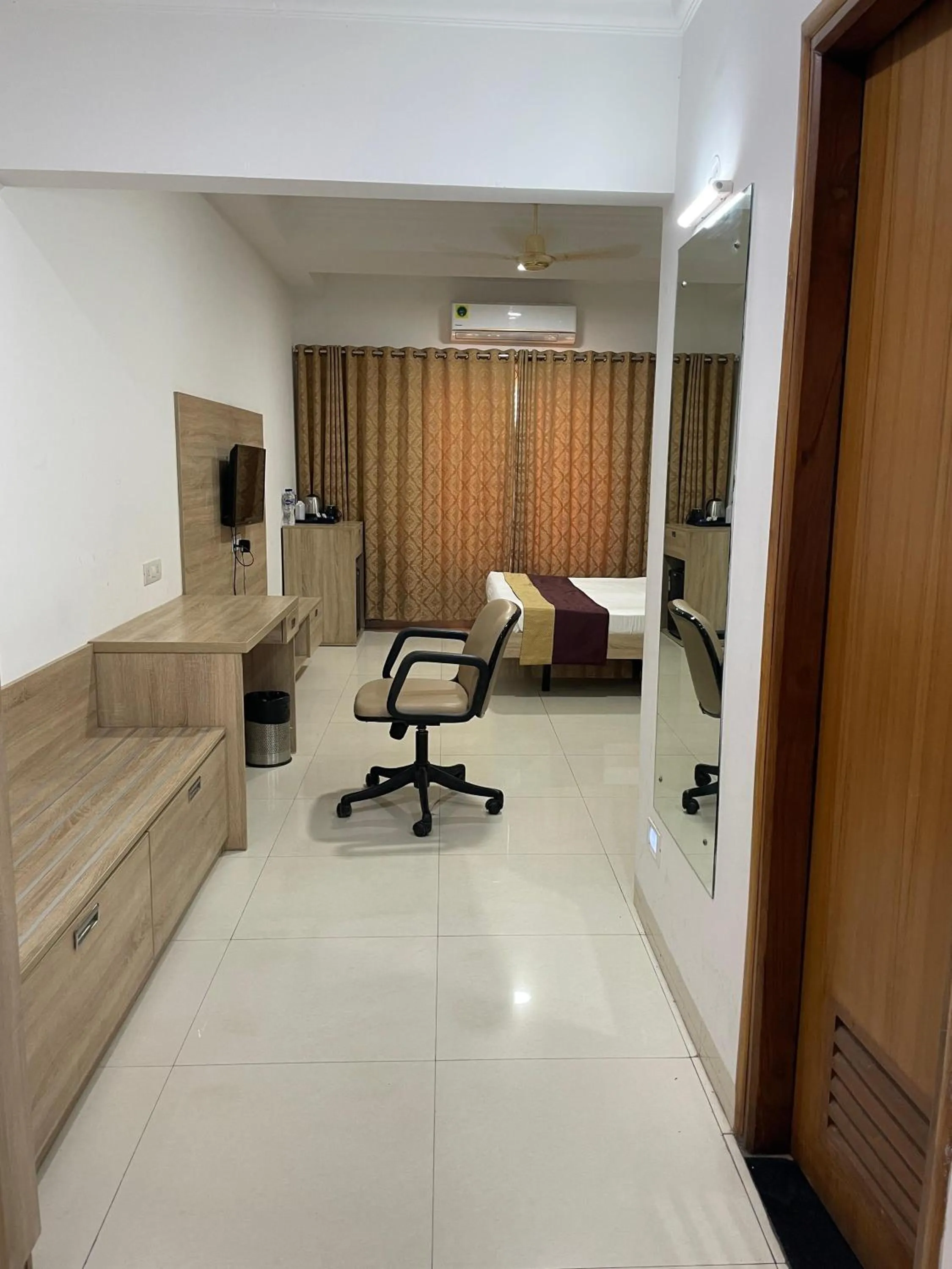 Seating area in Hotel Seth Murlidhar Seva Sadan-Near Prem Mandir