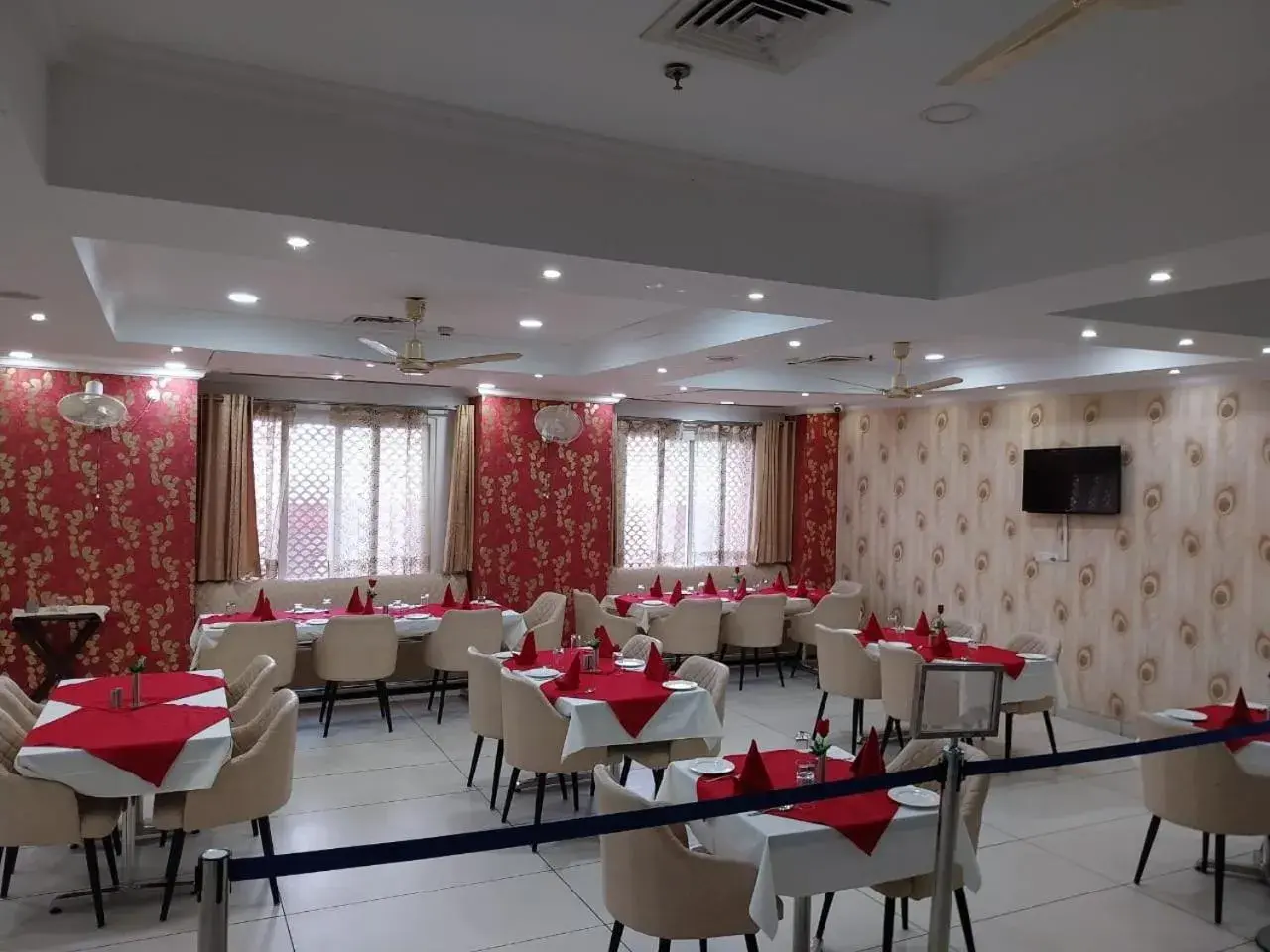Restaurant/places to eat in Hotel Seth Murlidhar Seva Sadan-Near Prem Mandir Restaurant/places to eat in Hotel Seth Murlidhar Seva Sadan-Near Prem Mandir