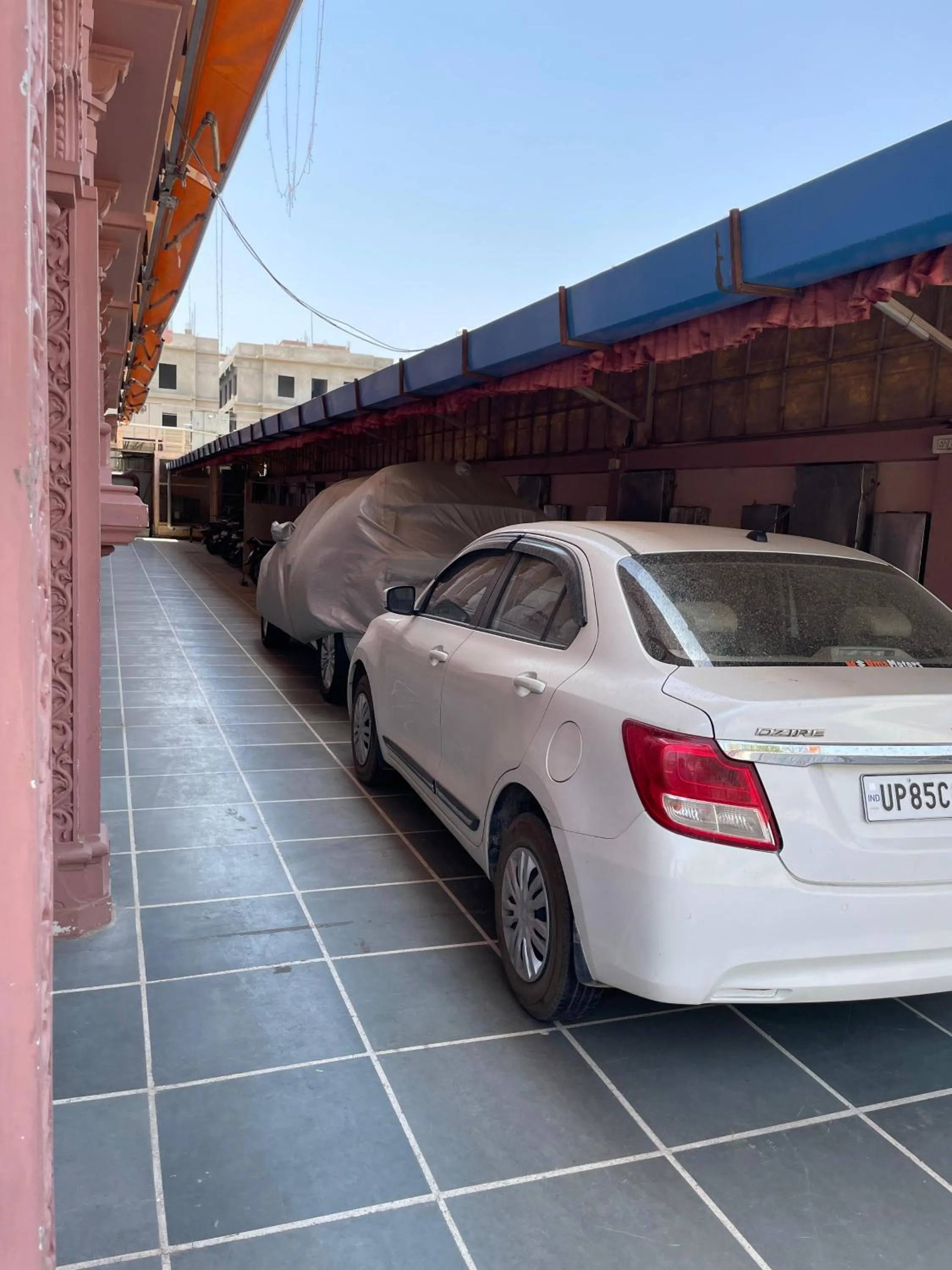 Parking in Hotel Seth Murlidhar Seva Sadan-Near Prem Mandir